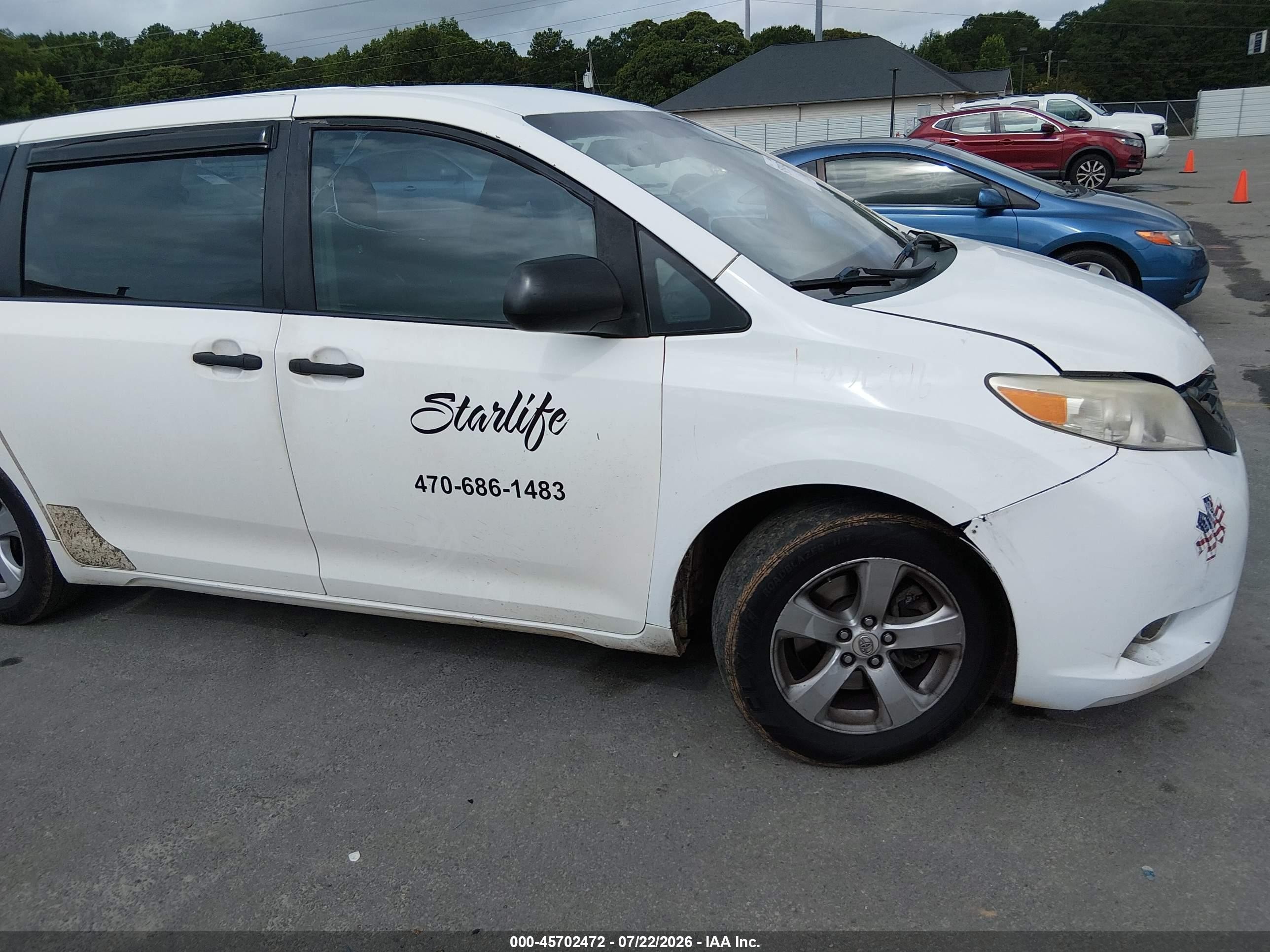 2011 Toyota Sienna Base V6 White vin: 5TDZK3DC2BS063172