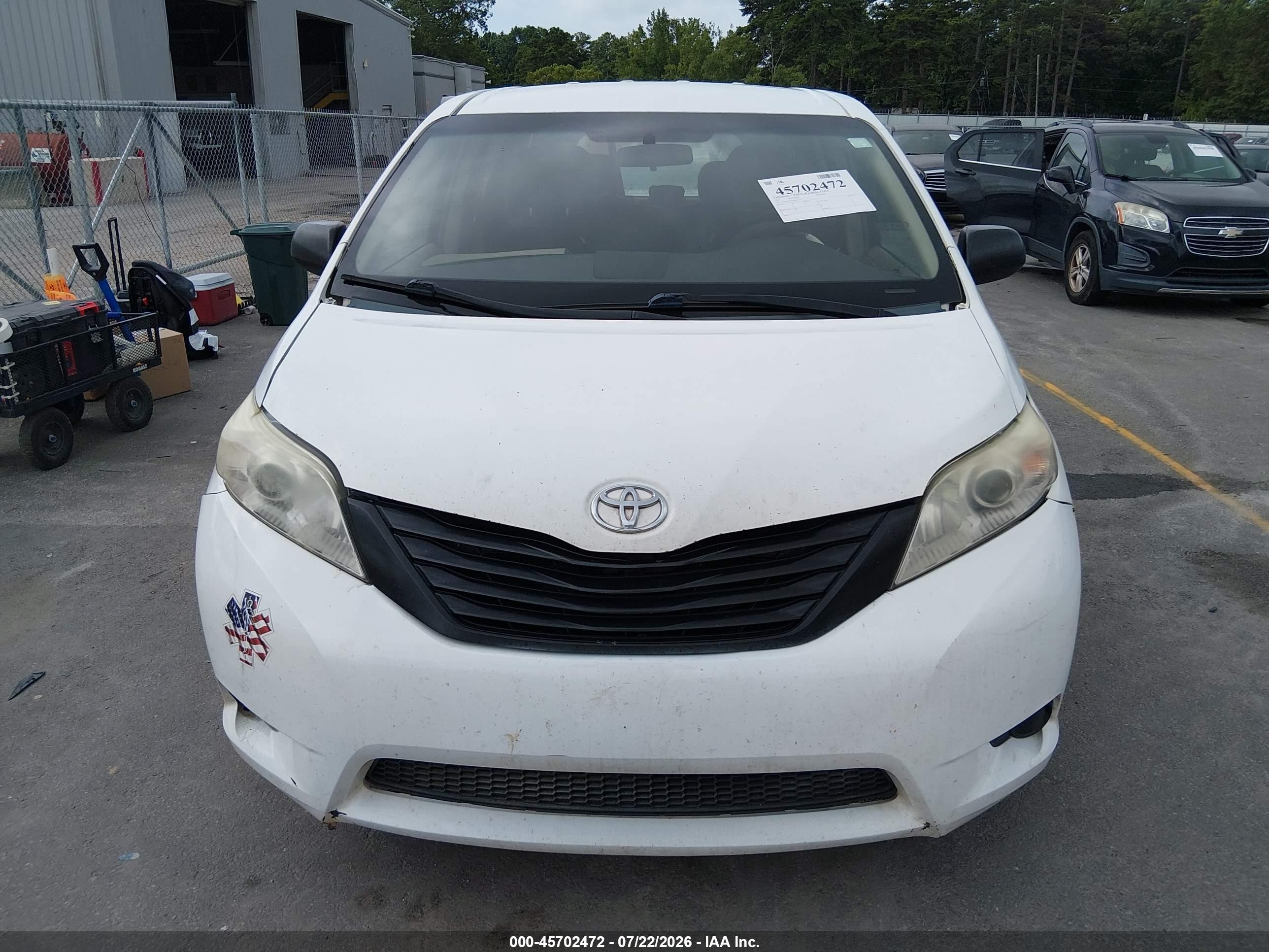 2011 Toyota Sienna Base V6 White vin: 5TDZK3DC2BS063172