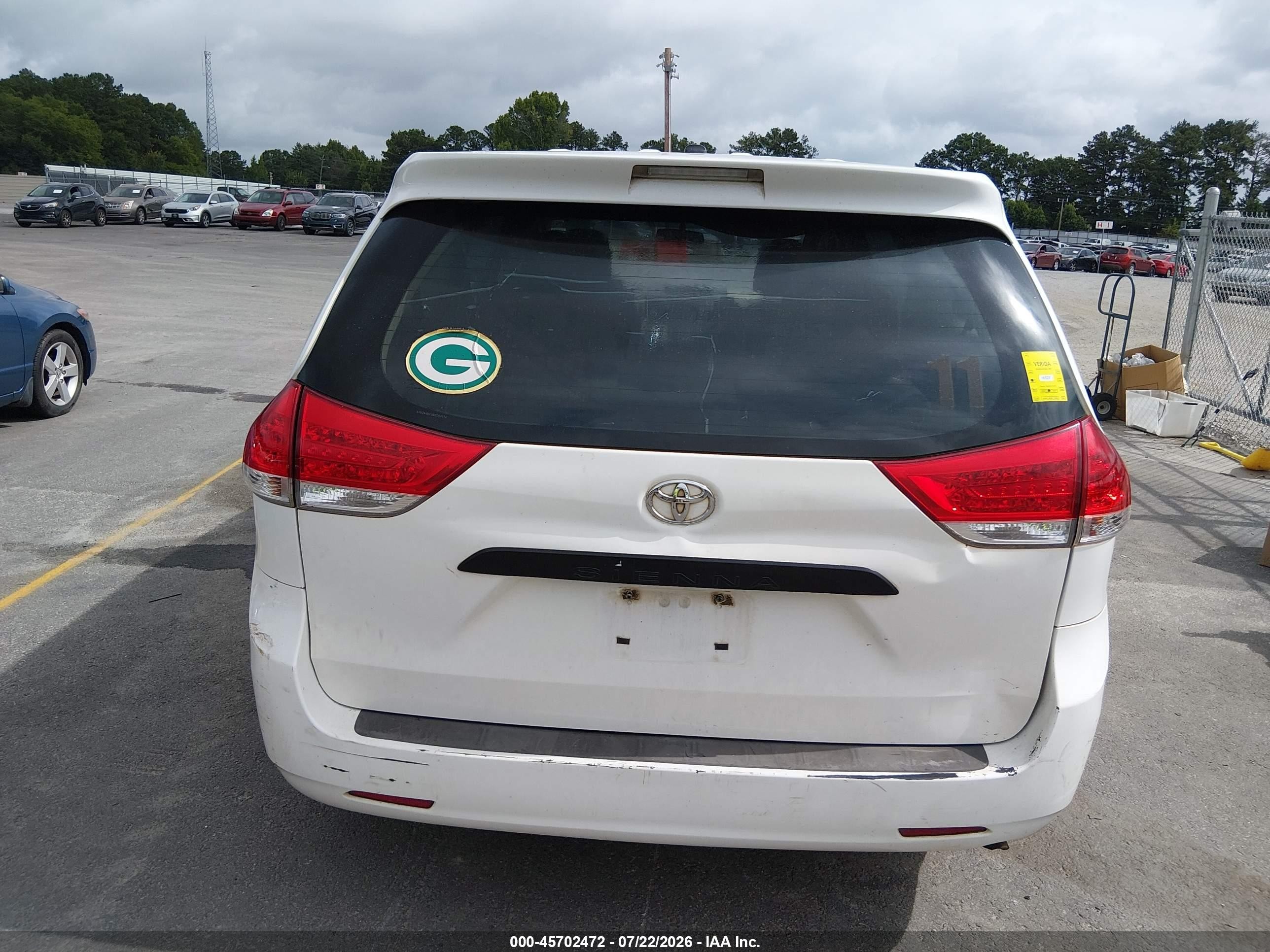 2011 Toyota Sienna Base V6 White vin: 5TDZK3DC2BS063172