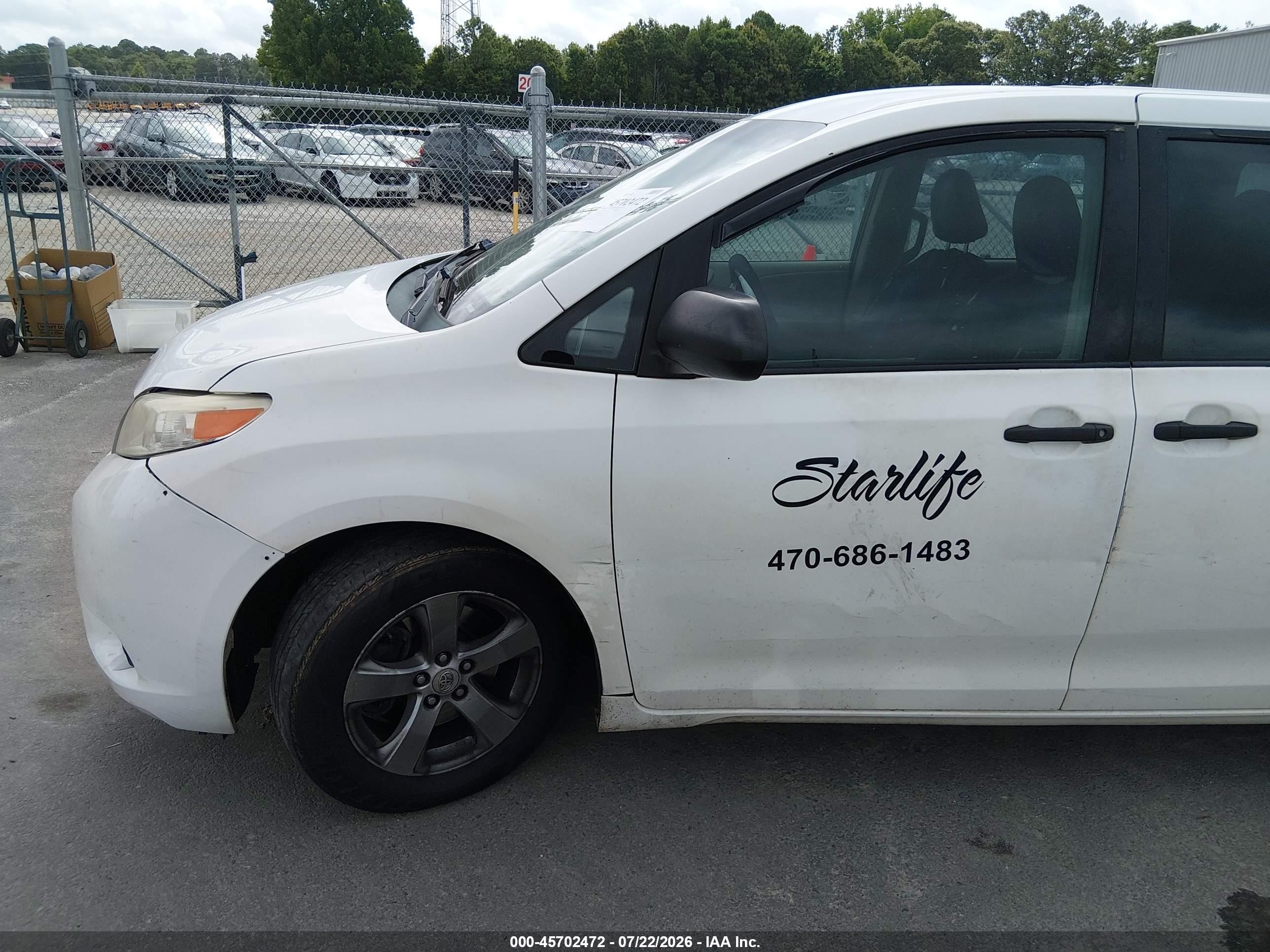 2011 Toyota Sienna Base V6 White vin: 5TDZK3DC2BS063172