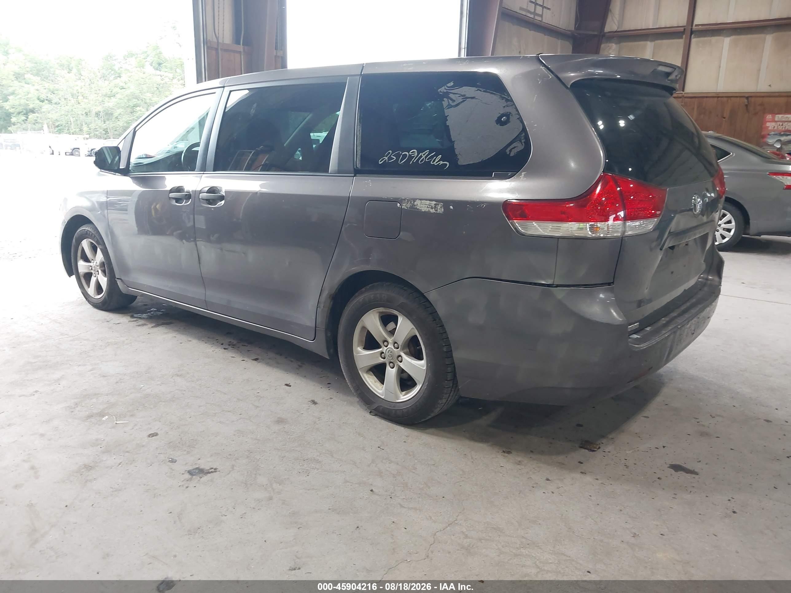 2011 Toyota Sienna Base V6 Gray vin: 5TDZK3DC2BS071630