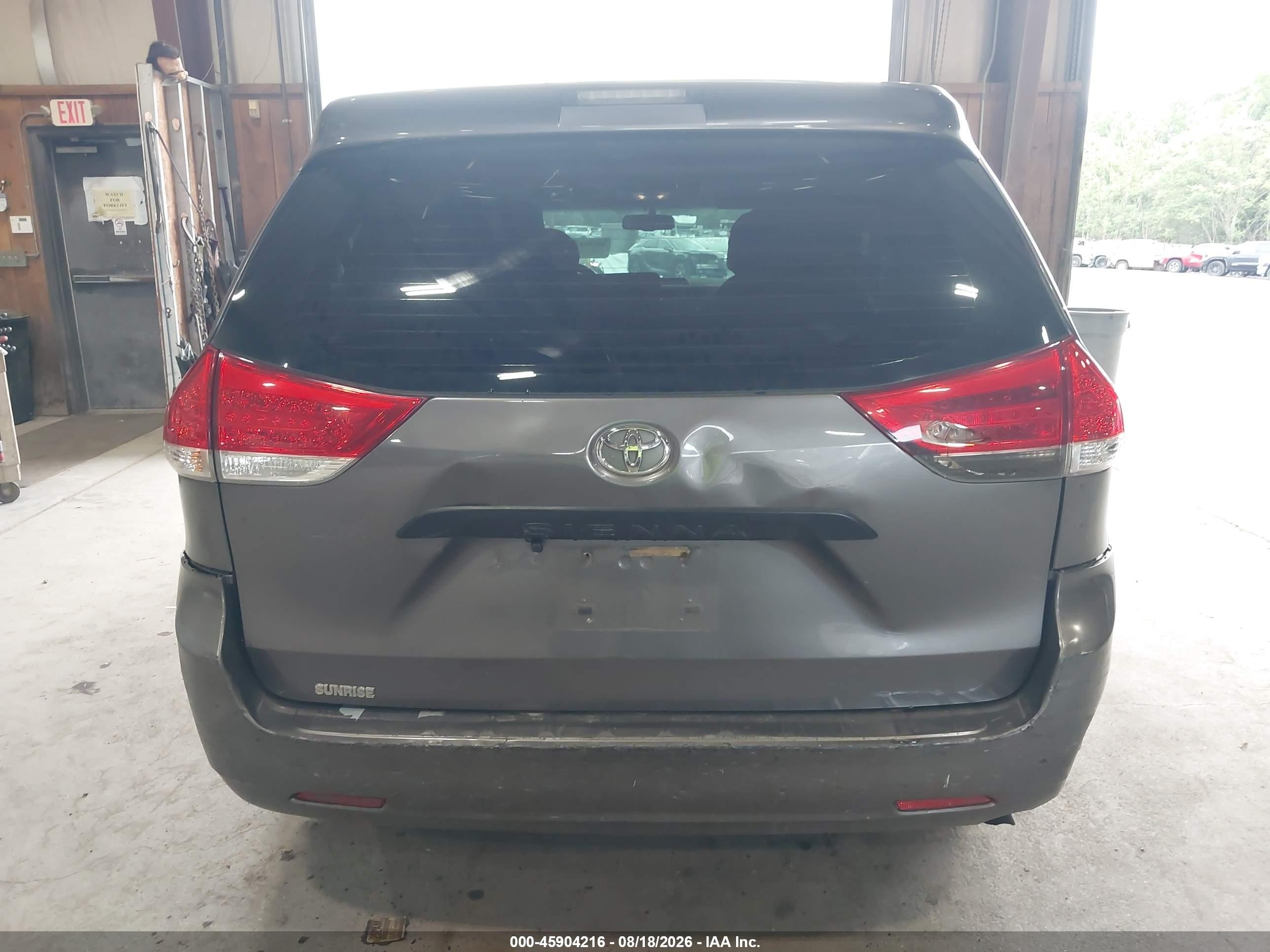 2011 Toyota Sienna Base V6 Gray vin: 5TDZK3DC2BS071630