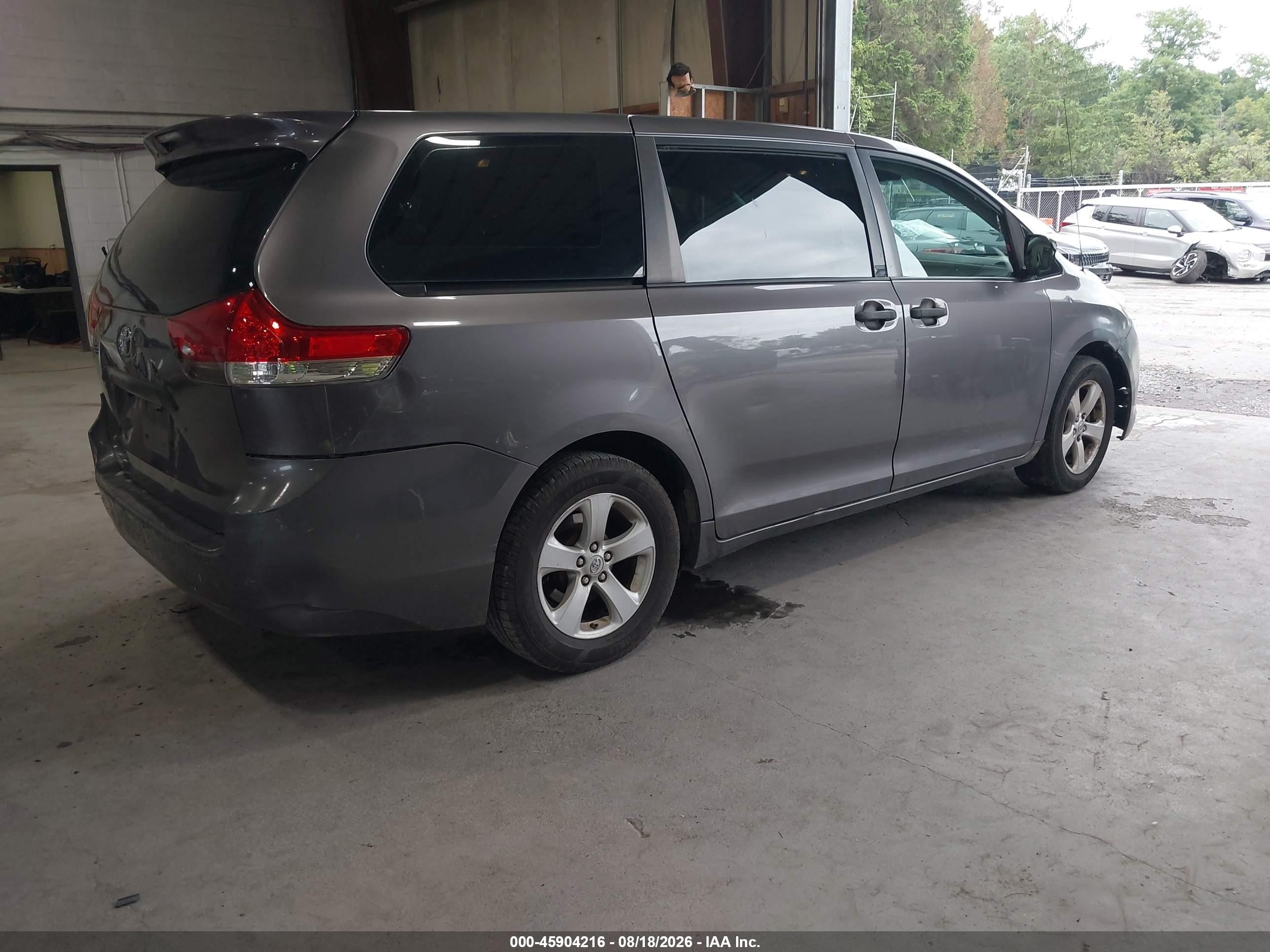 2011 Toyota Sienna Base V6 Gray vin: 5TDZK3DC2BS071630