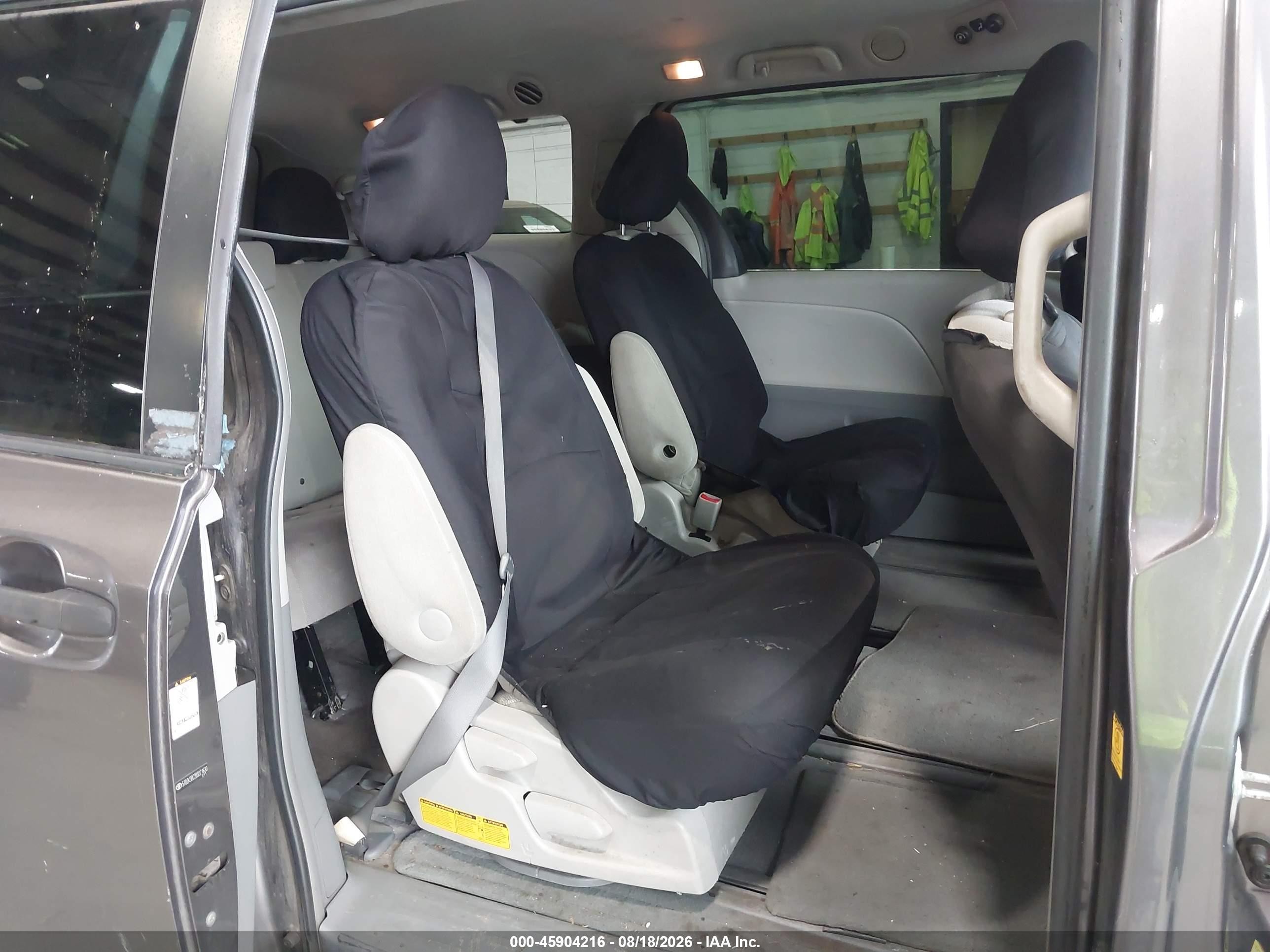 2011 Toyota Sienna Base V6 Gray vin: 5TDZK3DC2BS071630