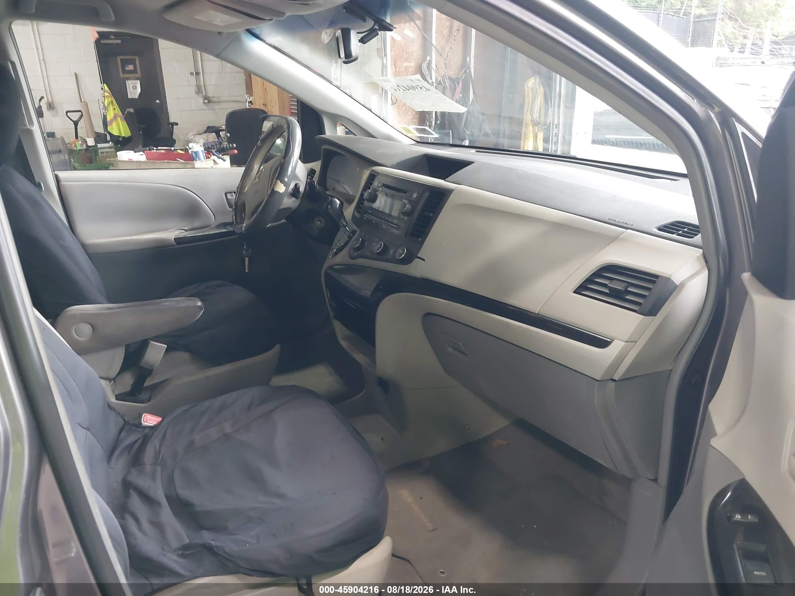 2011 Toyota Sienna Base V6 Gray vin: 5TDZK3DC2BS071630