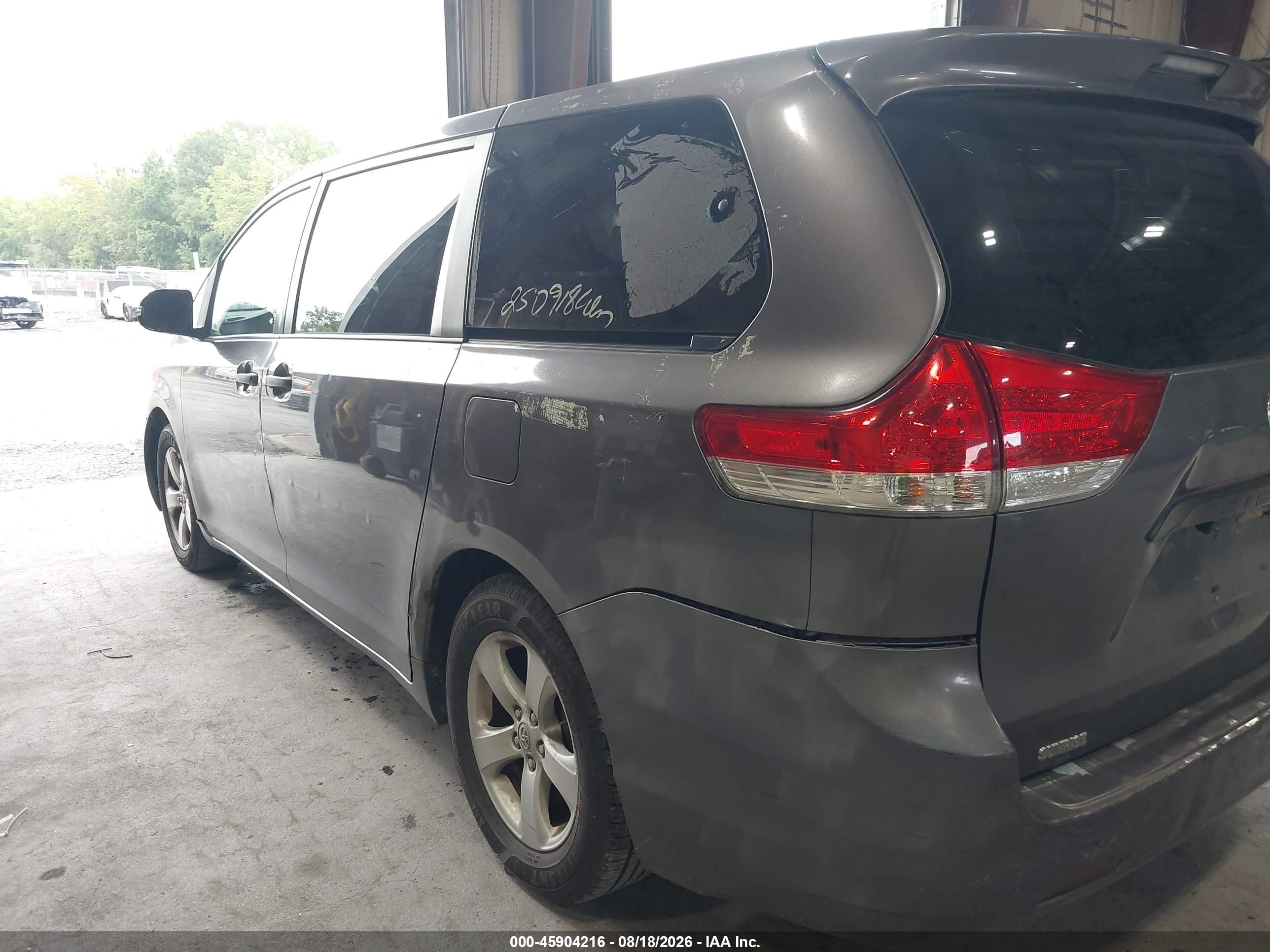 2011 Toyota Sienna Base V6 Gray vin: 5TDZK3DC2BS071630