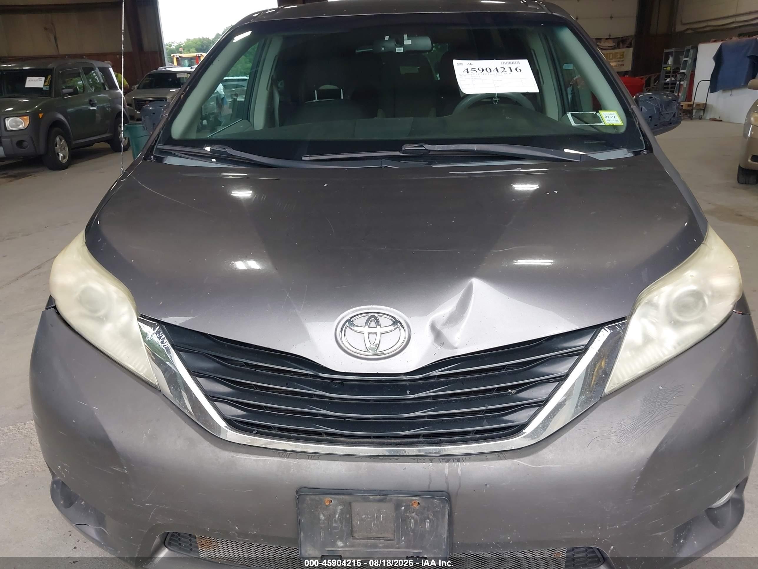 2011 Toyota Sienna Base V6 Gray vin: 5TDZK3DC2BS071630