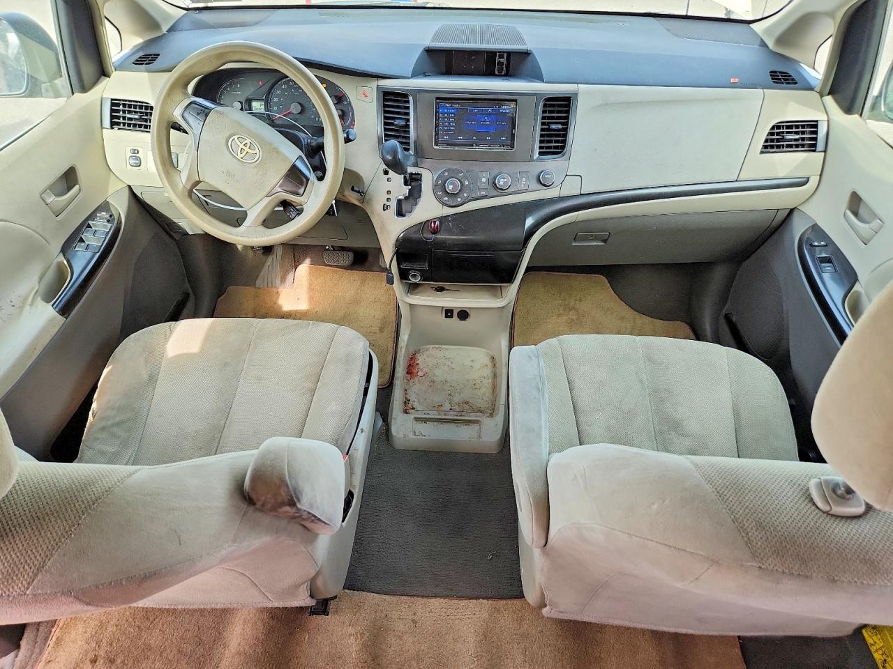 2011 Toyota Sienna Tan vin: 5TDZK3DC2BS078206