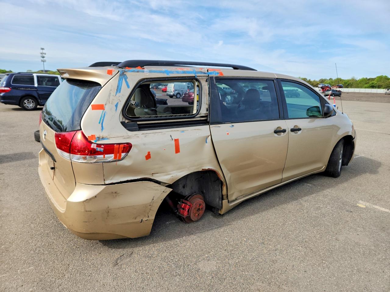 2011 Toyota Sienna Tan vin: 5TDZK3DC2BS078206