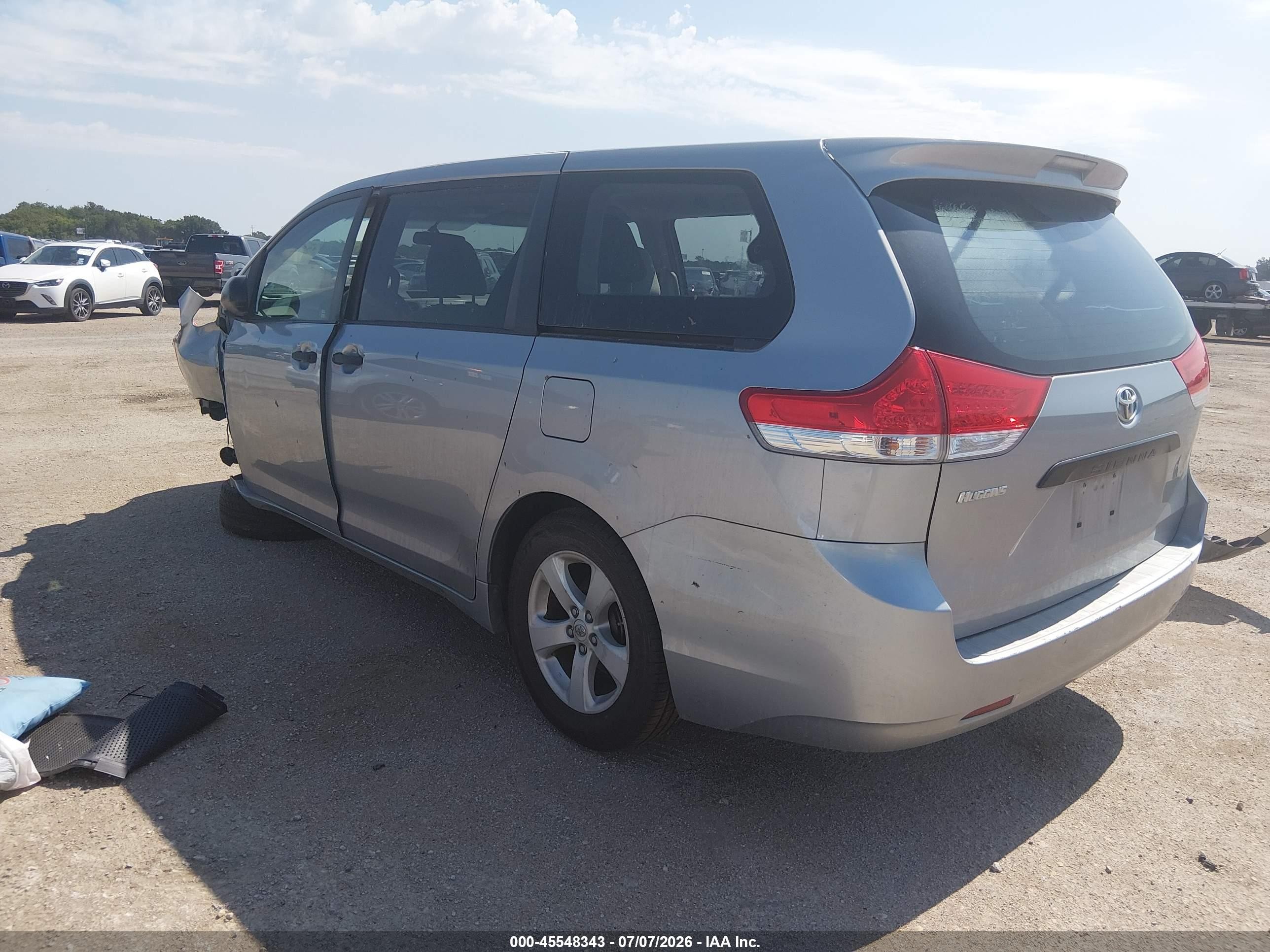 2011 Toyota Sienna Base V6 Silver vin: 5TDZK3DC2BS112287