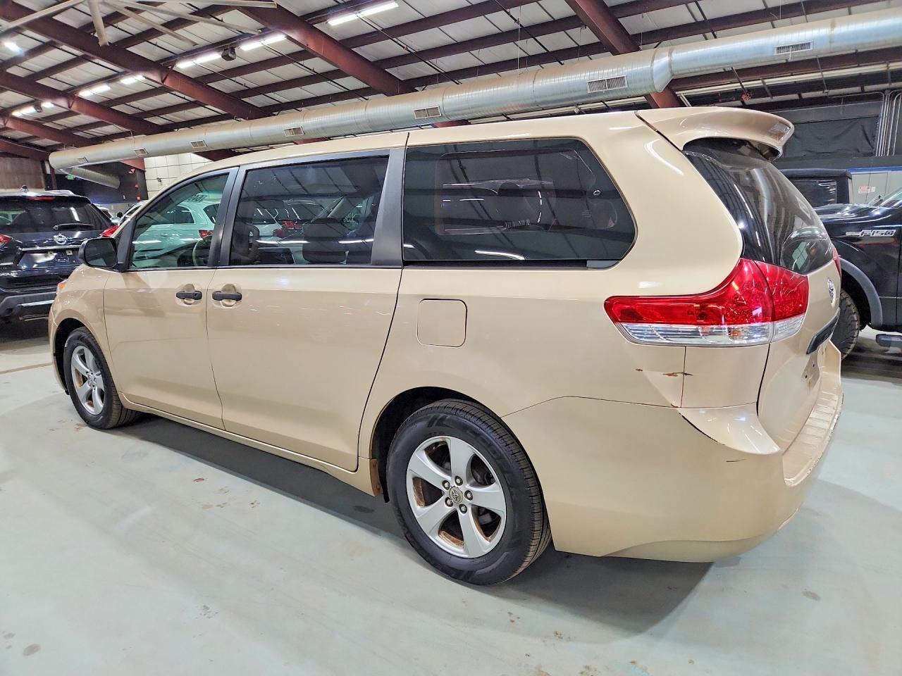 2012 Toyota Sienna Base 7-passenger Beige vin: 5TDZK3DC2CS182597