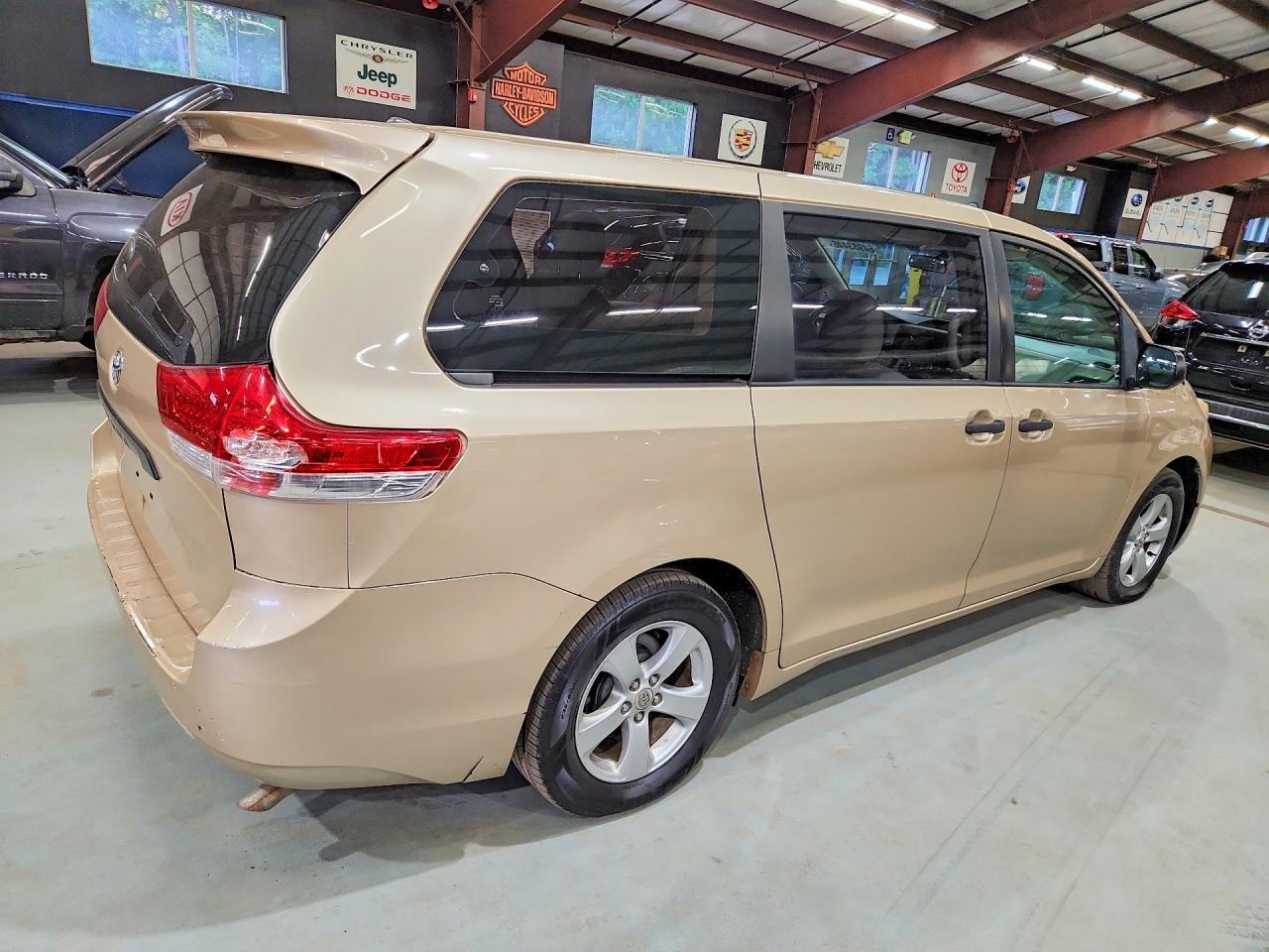 2012 Toyota Sienna Base 7-passenger Beige vin: 5TDZK3DC2CS182597