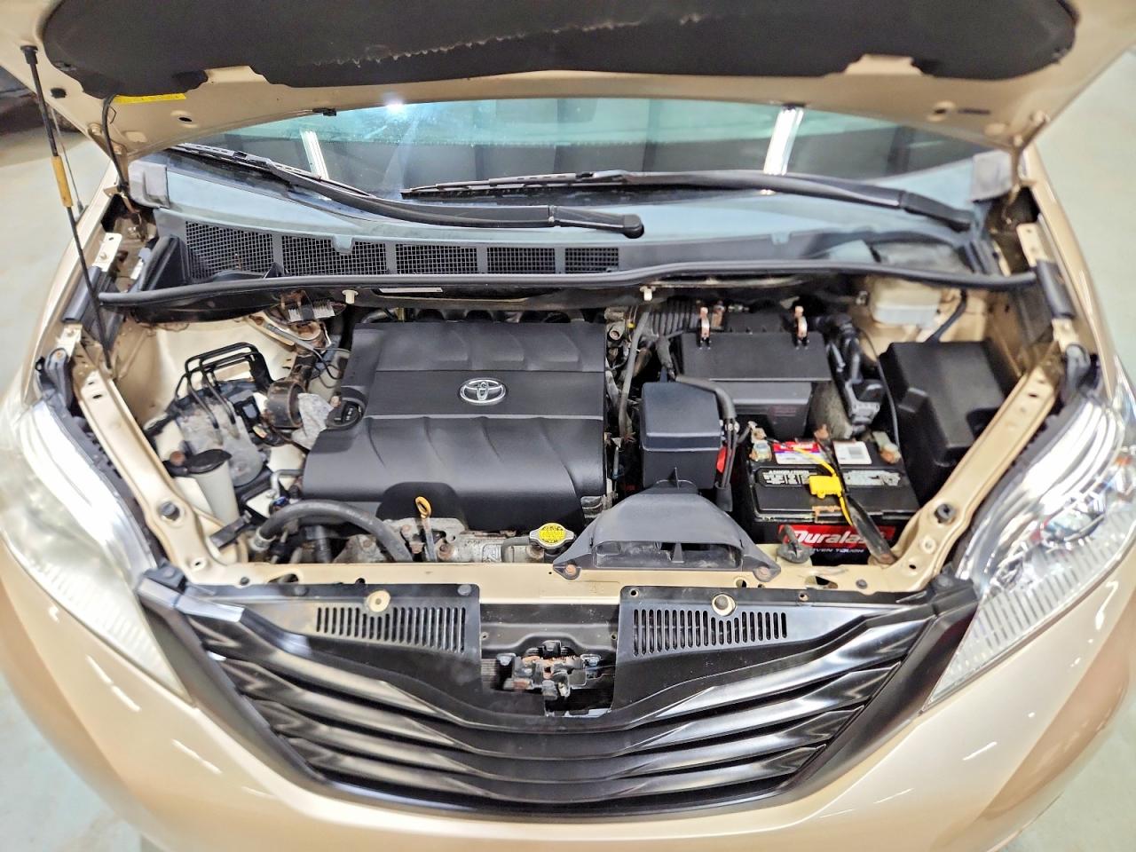 2012 Toyota Sienna Base 7-passenger Beige vin: 5TDZK3DC2CS182597
