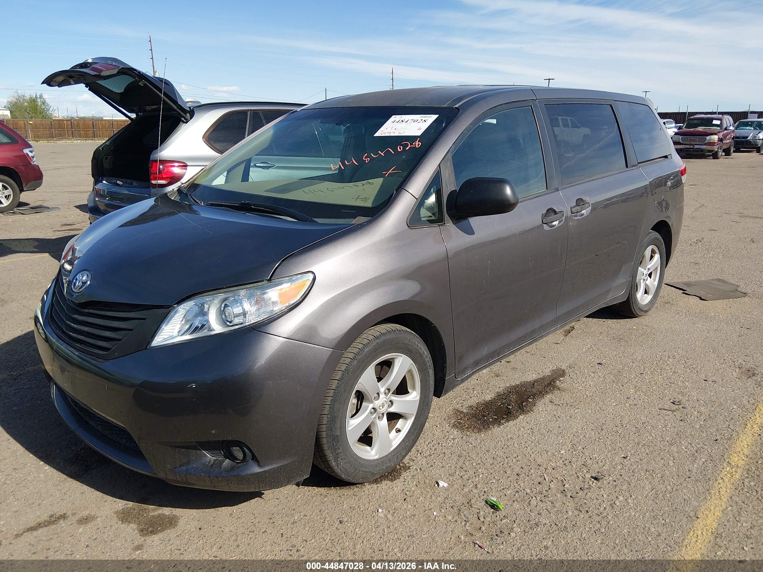 2012 Toyota Sienna Base V6 7 Passenger Gray vin: 5TDZK3DC2CS199982