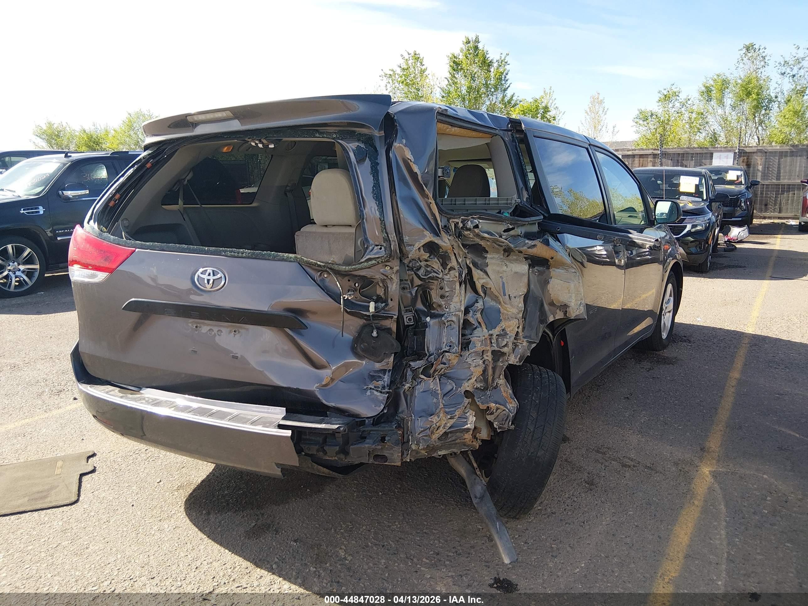 2012 Toyota Sienna Base V6 7 Passenger Gray vin: 5TDZK3DC2CS199982