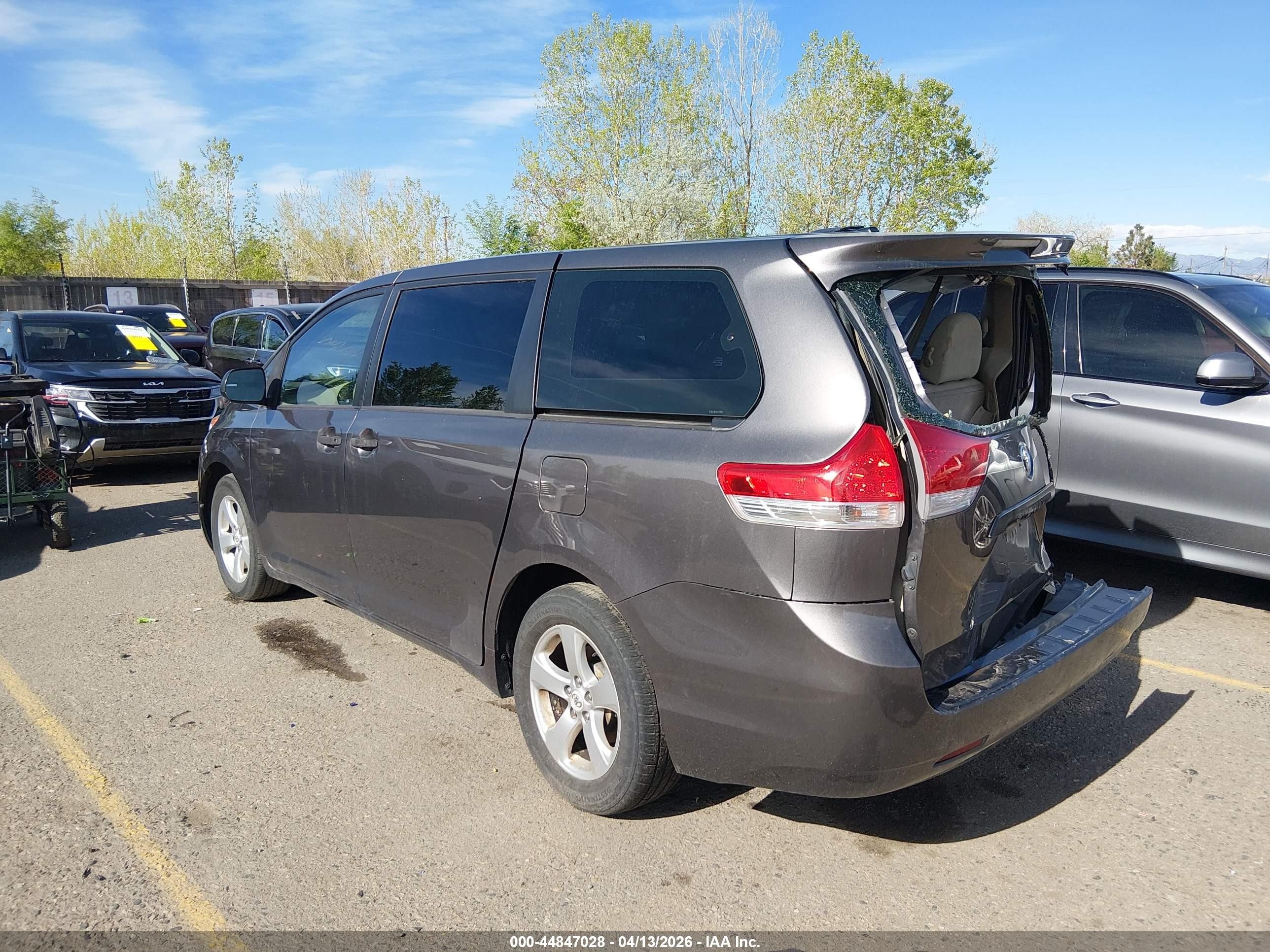 2012 Toyota Sienna Base V6 7 Passenger Gray vin: 5TDZK3DC2CS199982