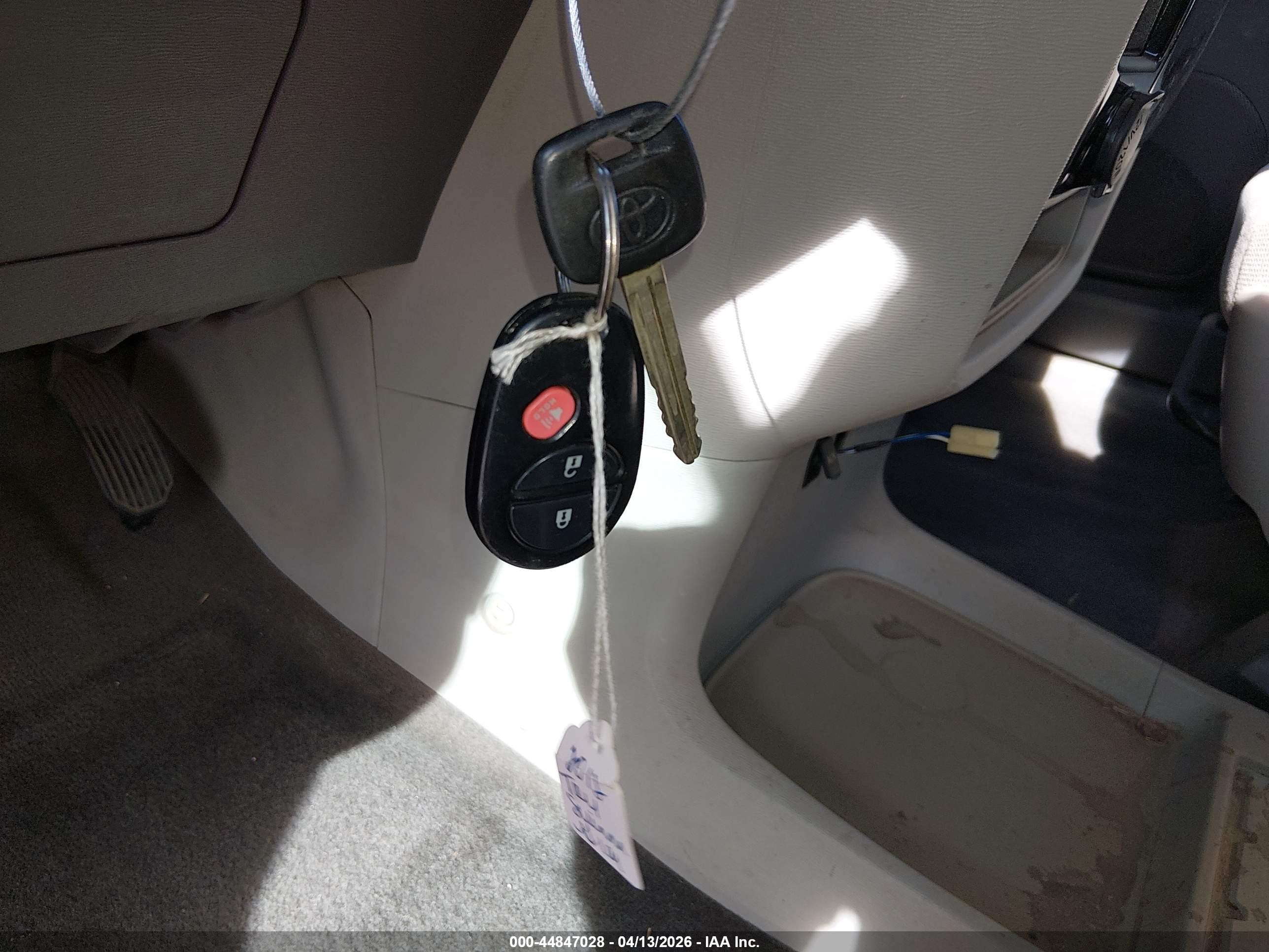 2012 Toyota Sienna Base V6 7 Passenger Gray vin: 5TDZK3DC2CS199982