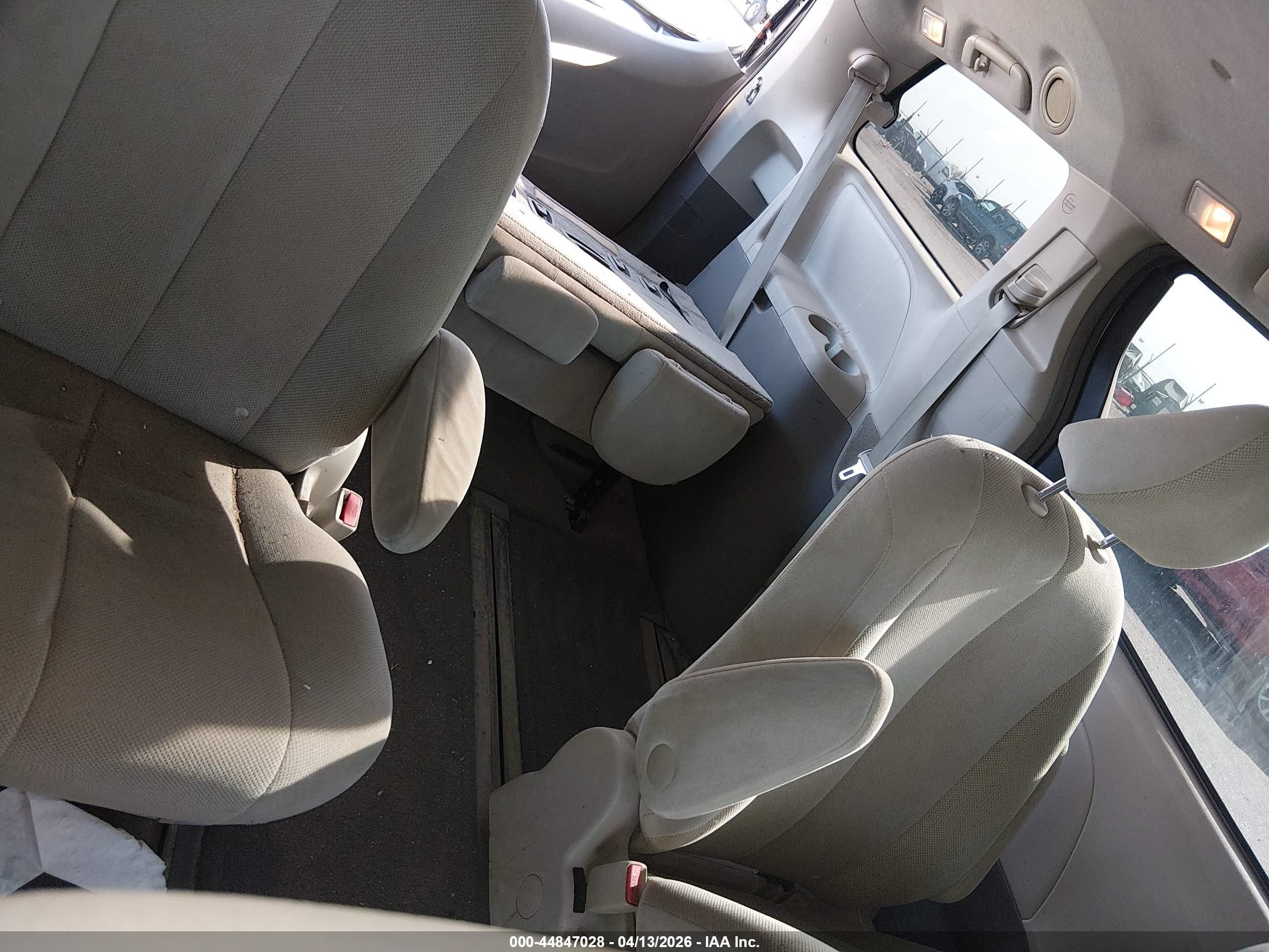 2012 Toyota Sienna Base V6 7 Passenger Gray vin: 5TDZK3DC2CS199982