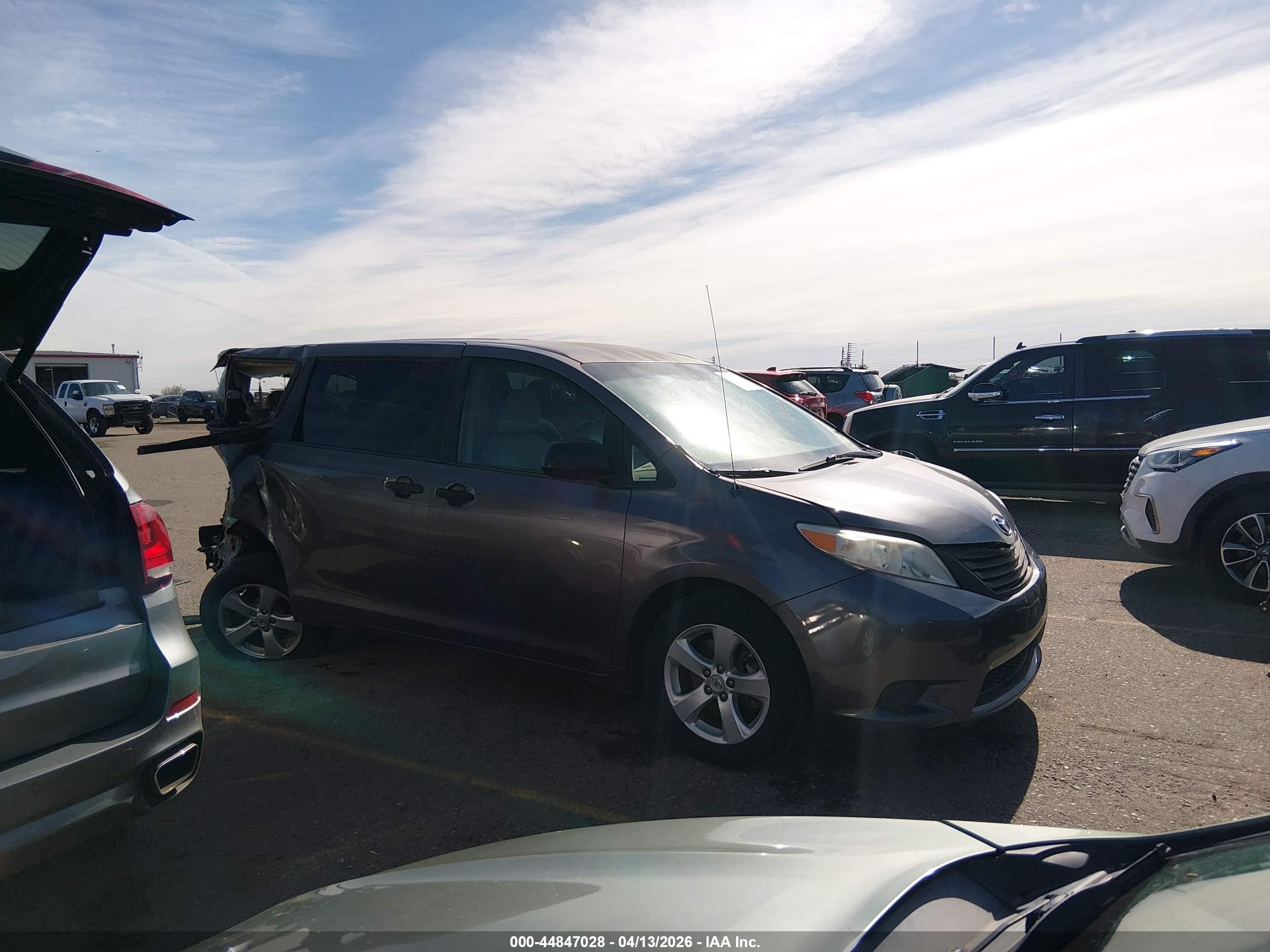 2012 Toyota Sienna Base V6 7 Passenger Gray vin: 5TDZK3DC2CS199982