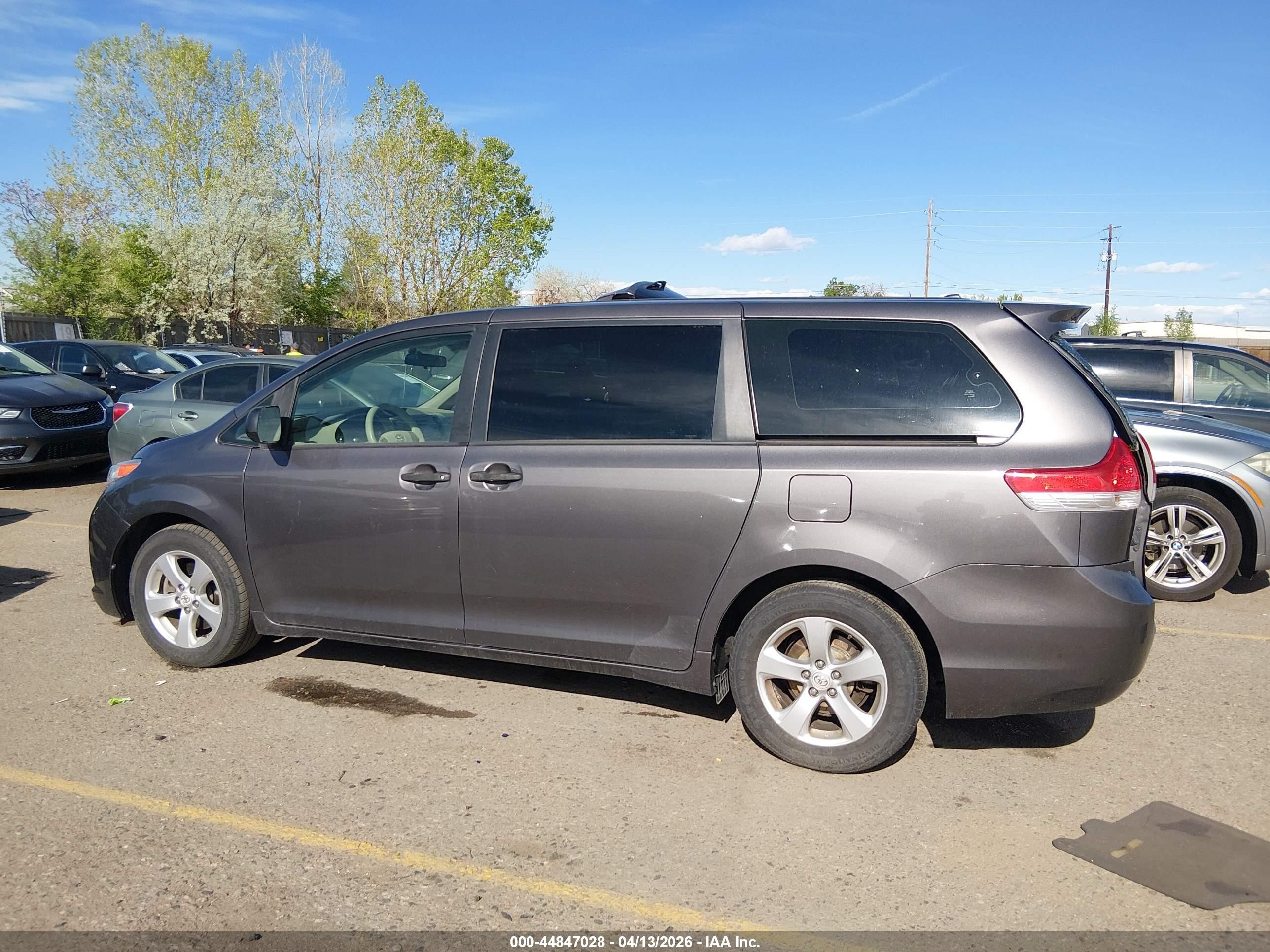 2012 Toyota Sienna Base V6 7 Passenger Gray vin: 5TDZK3DC2CS199982