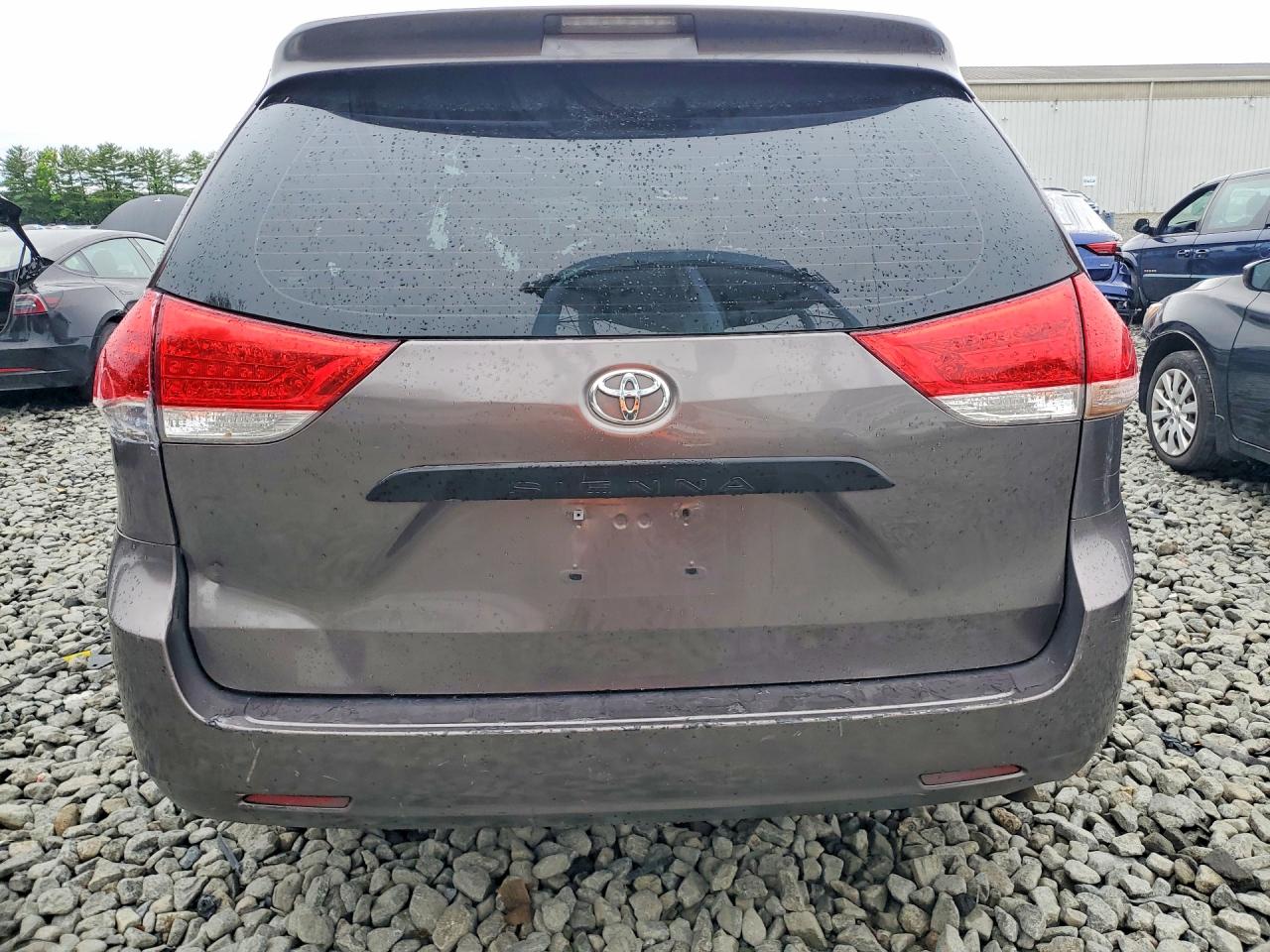 2012 Toyota Sienna Base 7-passenger Gray vin: 5TDZK3DC2CS244905
