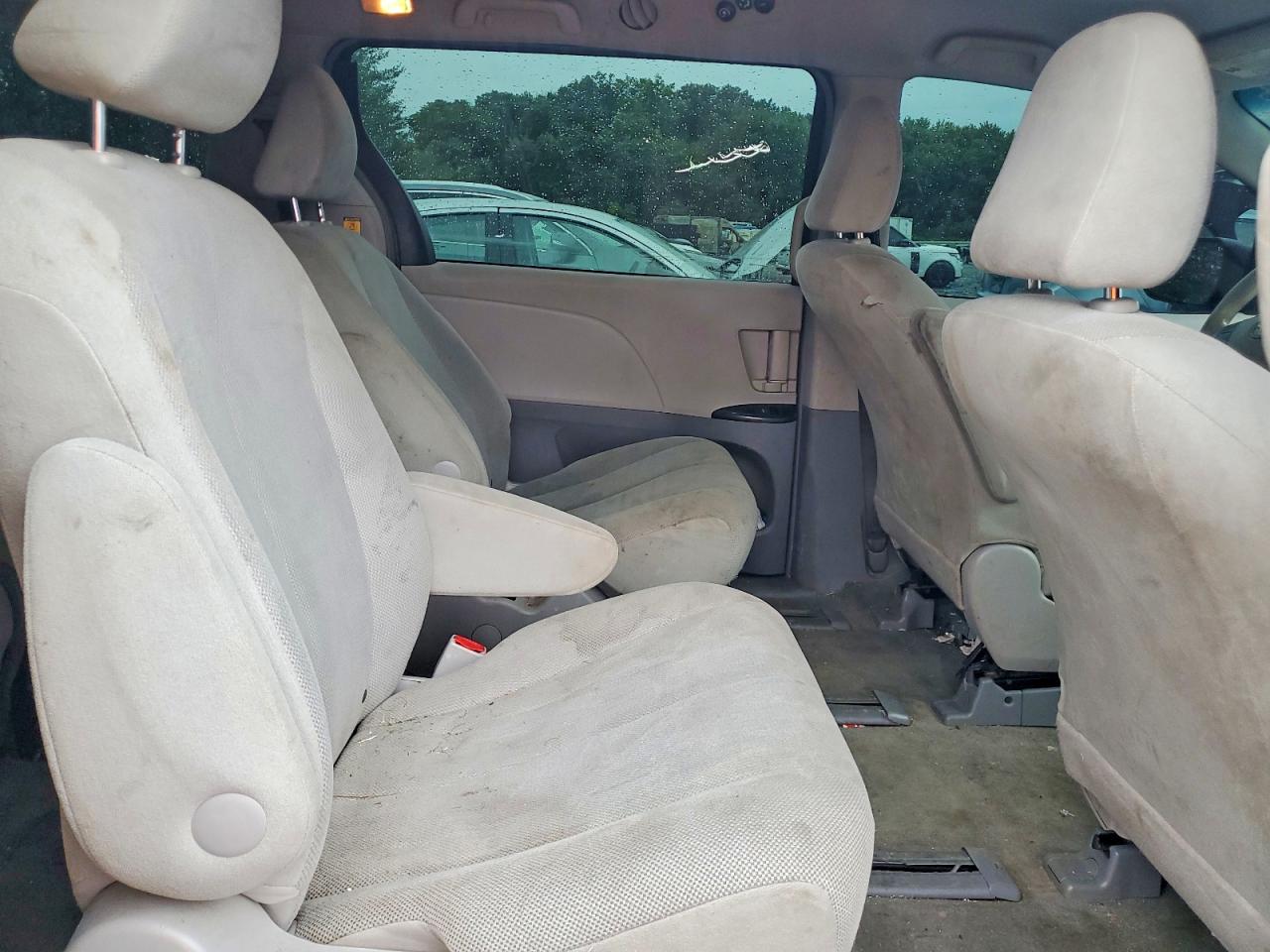 2012 Toyota Sienna Base 7-passenger Gray vin: 5TDZK3DC2CS244905