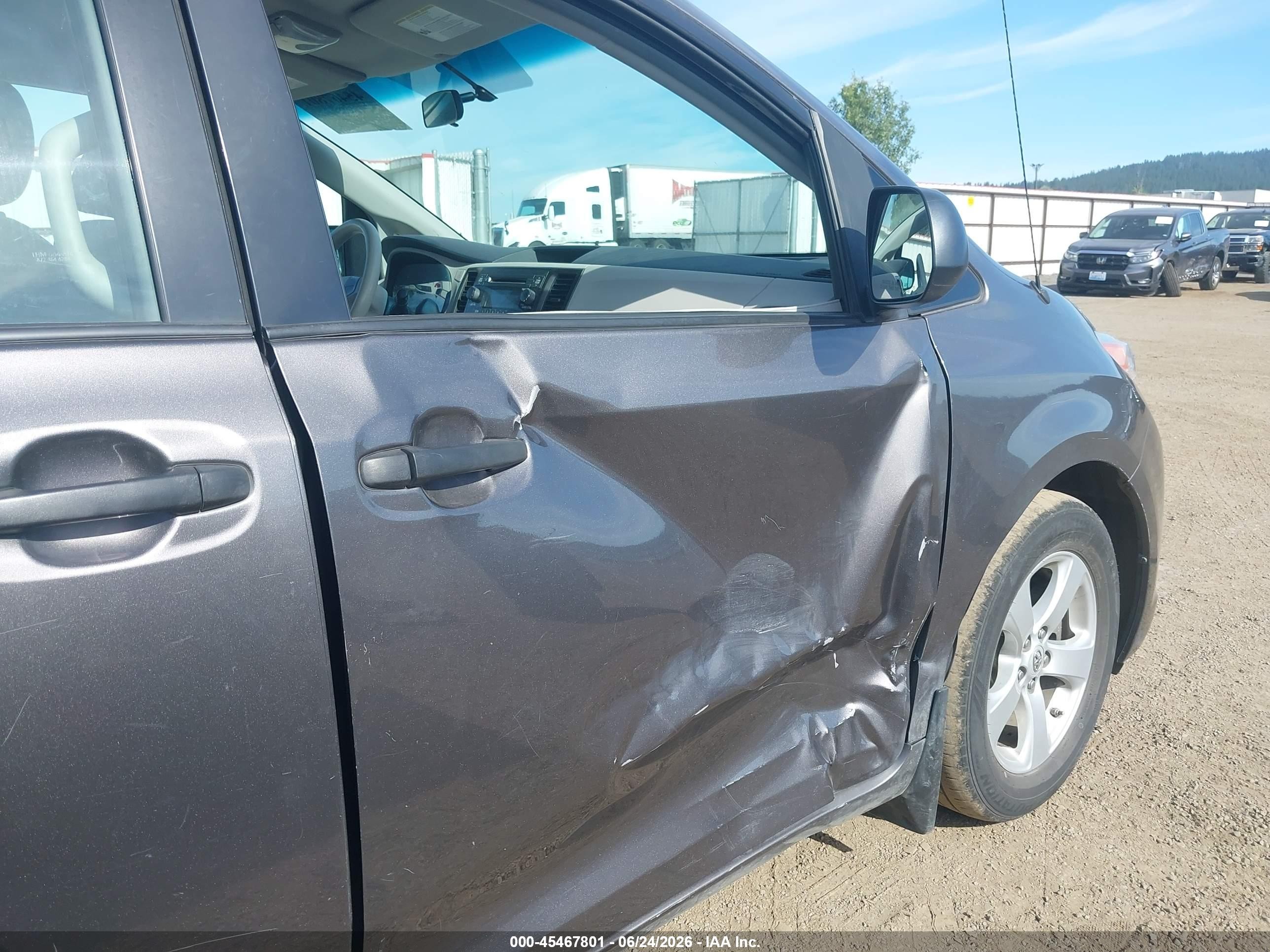 2012 Toyota Sienna Base V6 7 Passenger Серый vin: 5TDZK3DC2CS246301