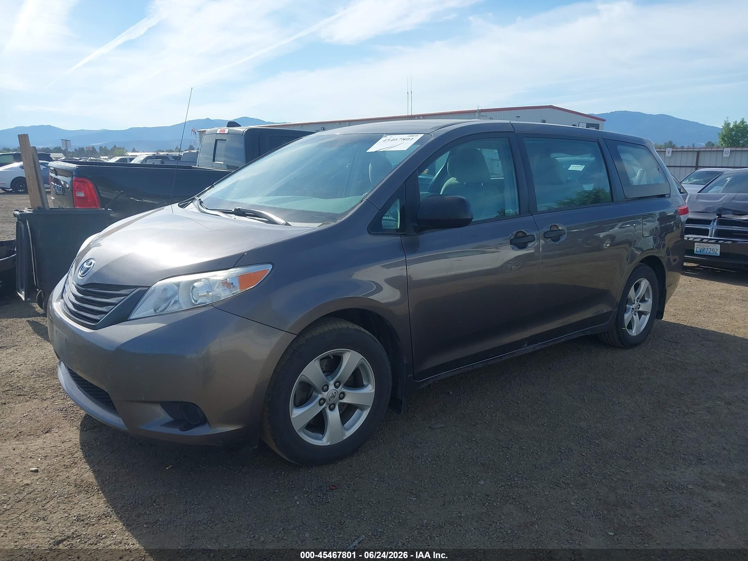 2012 Toyota Sienna Base V6 7 Passenger Серый vin: 5TDZK3DC2CS246301