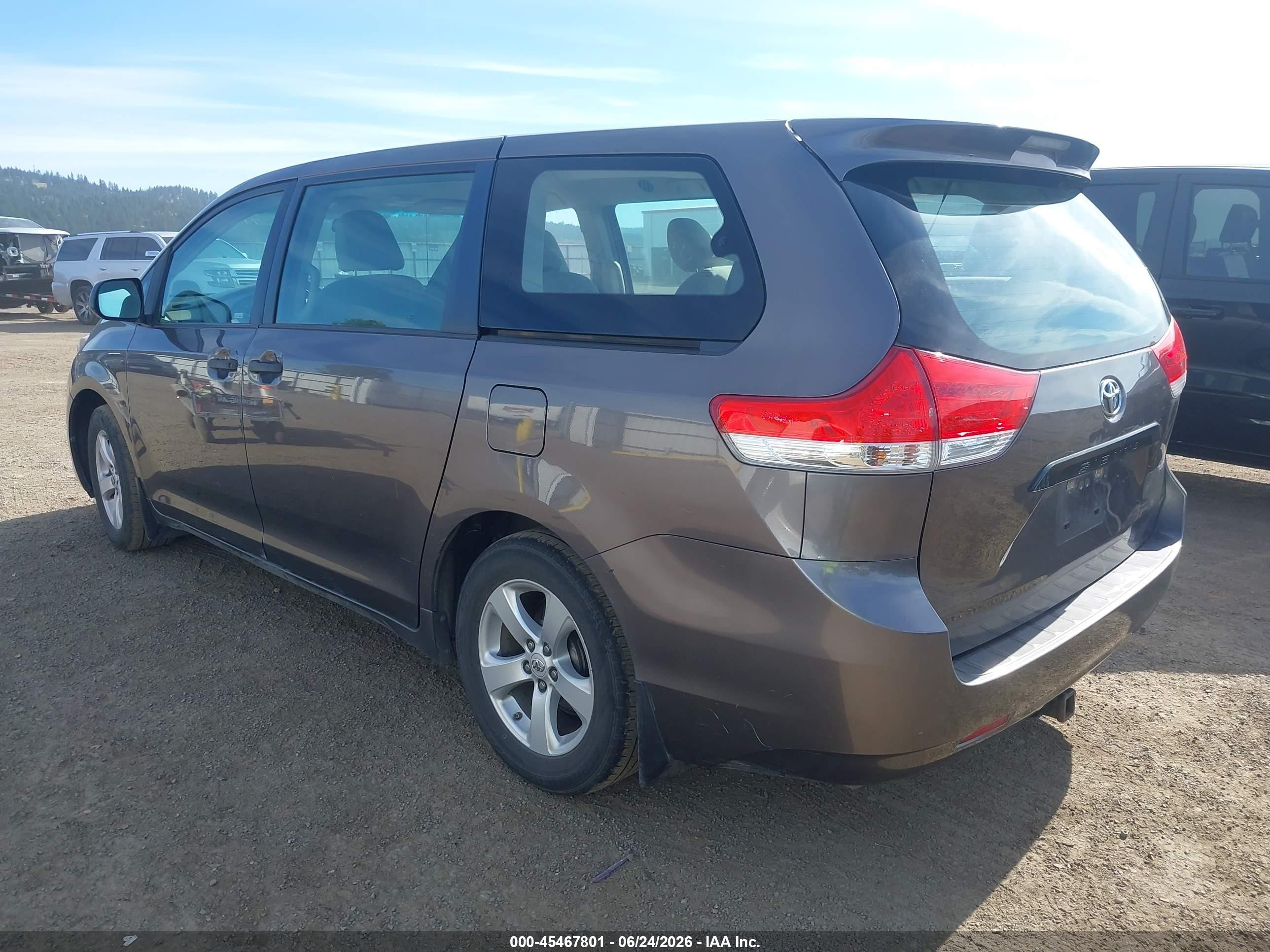 2012 Toyota Sienna Base V6 7 Passenger Серый vin: 5TDZK3DC2CS246301