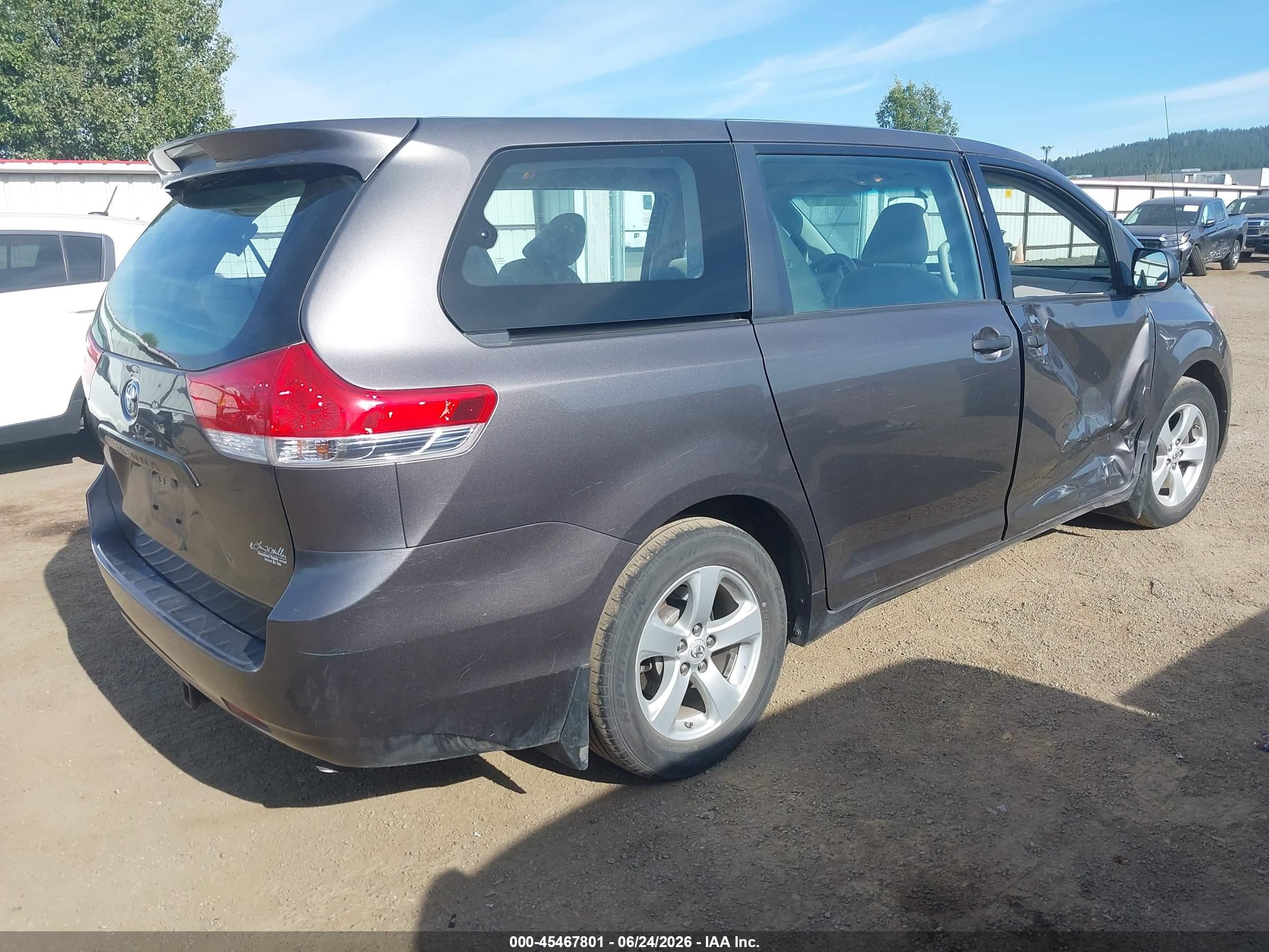 2012 Toyota Sienna Base V6 7 Passenger Серый vin: 5TDZK3DC2CS246301