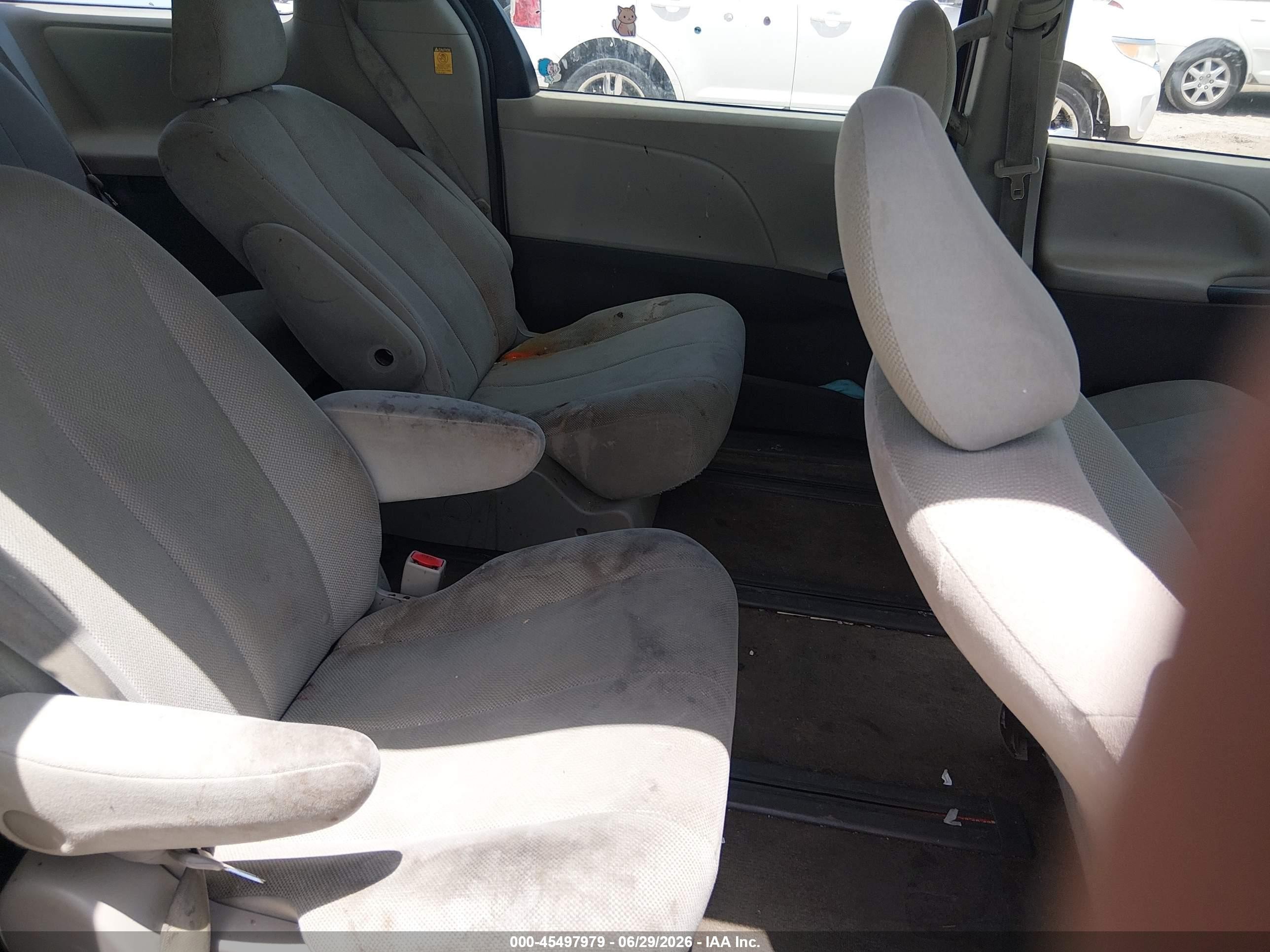 2013 Toyota Sienna L V6 7 Passenger Burgundy vin: 5TDZK3DC2DS281602