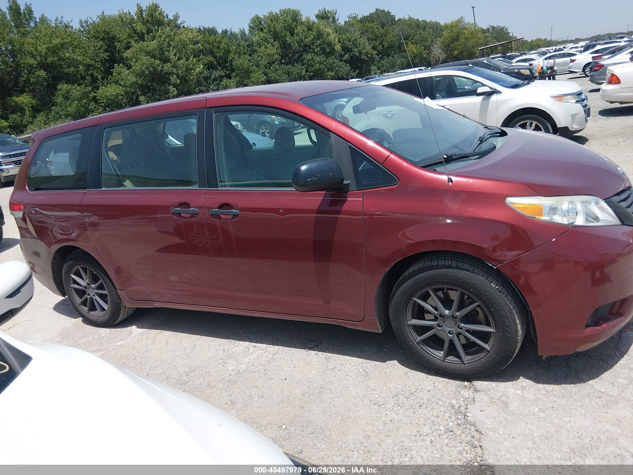 2013 Toyota Sienna L V6 7 Passenger Burgundy vin: 5TDZK3DC2DS281602