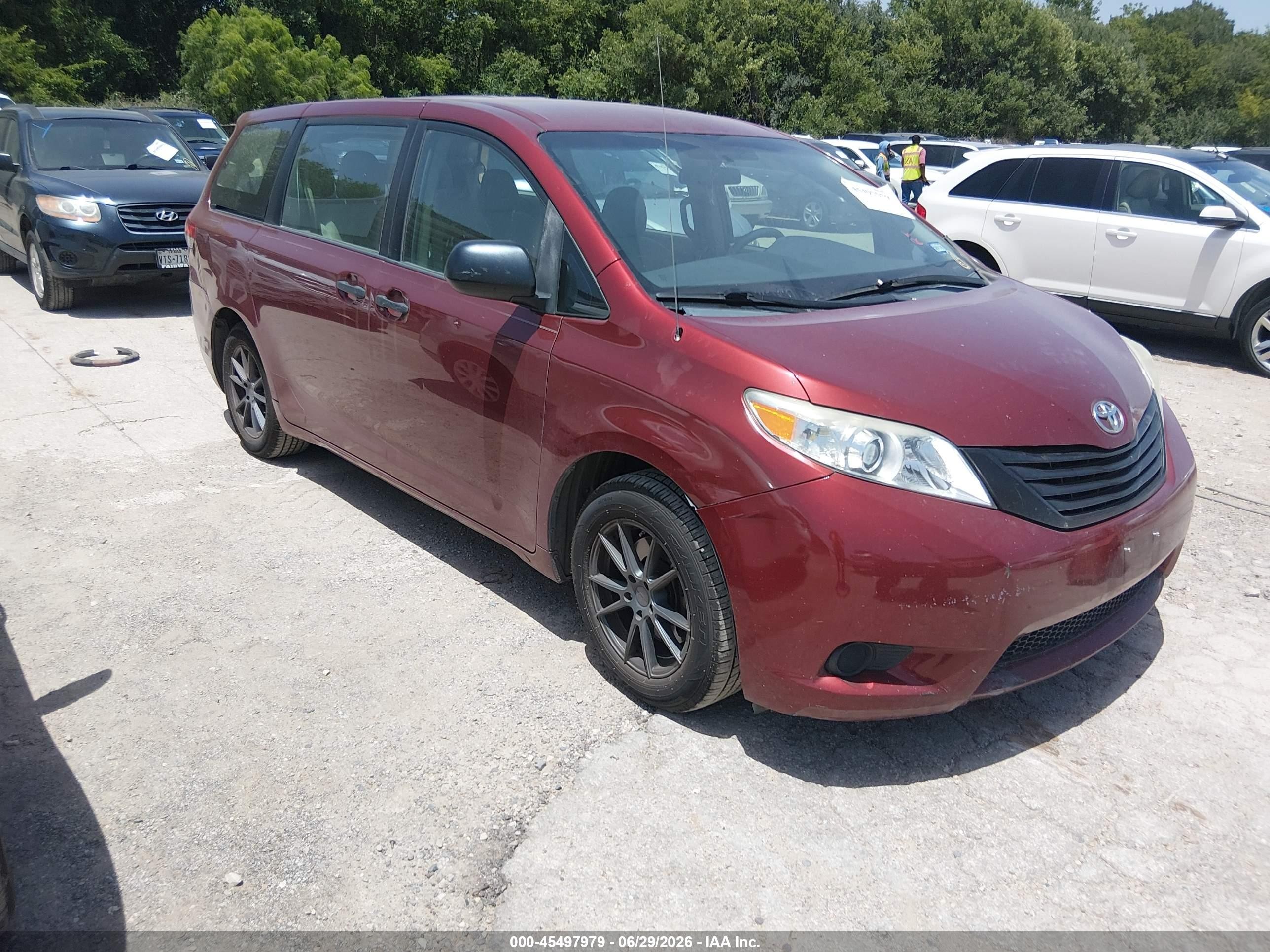 2013 Toyota Sienna L V6 7 Passenger Burgundy vin: 5TDZK3DC2DS281602