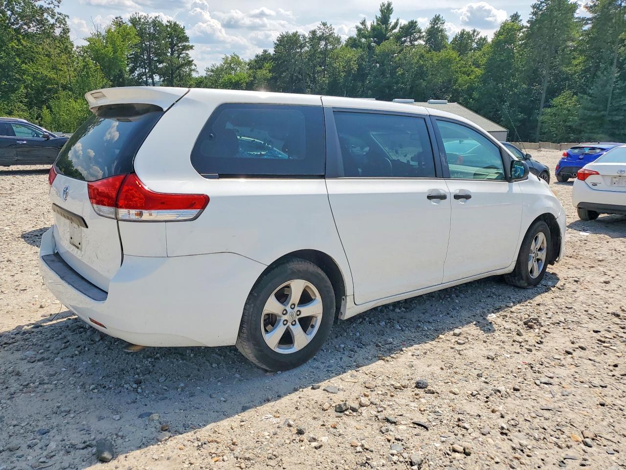 2014 Toyota Sienna L 7-passenger White vin: 5TDZK3DC2ES451989