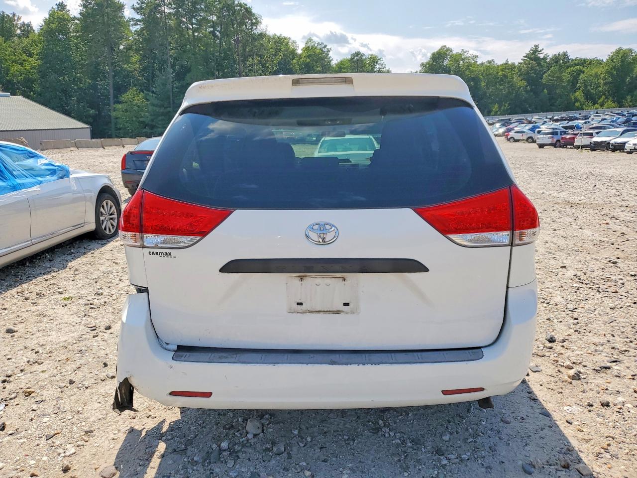 2014 Toyota Sienna L 7-passenger White vin: 5TDZK3DC2ES451989