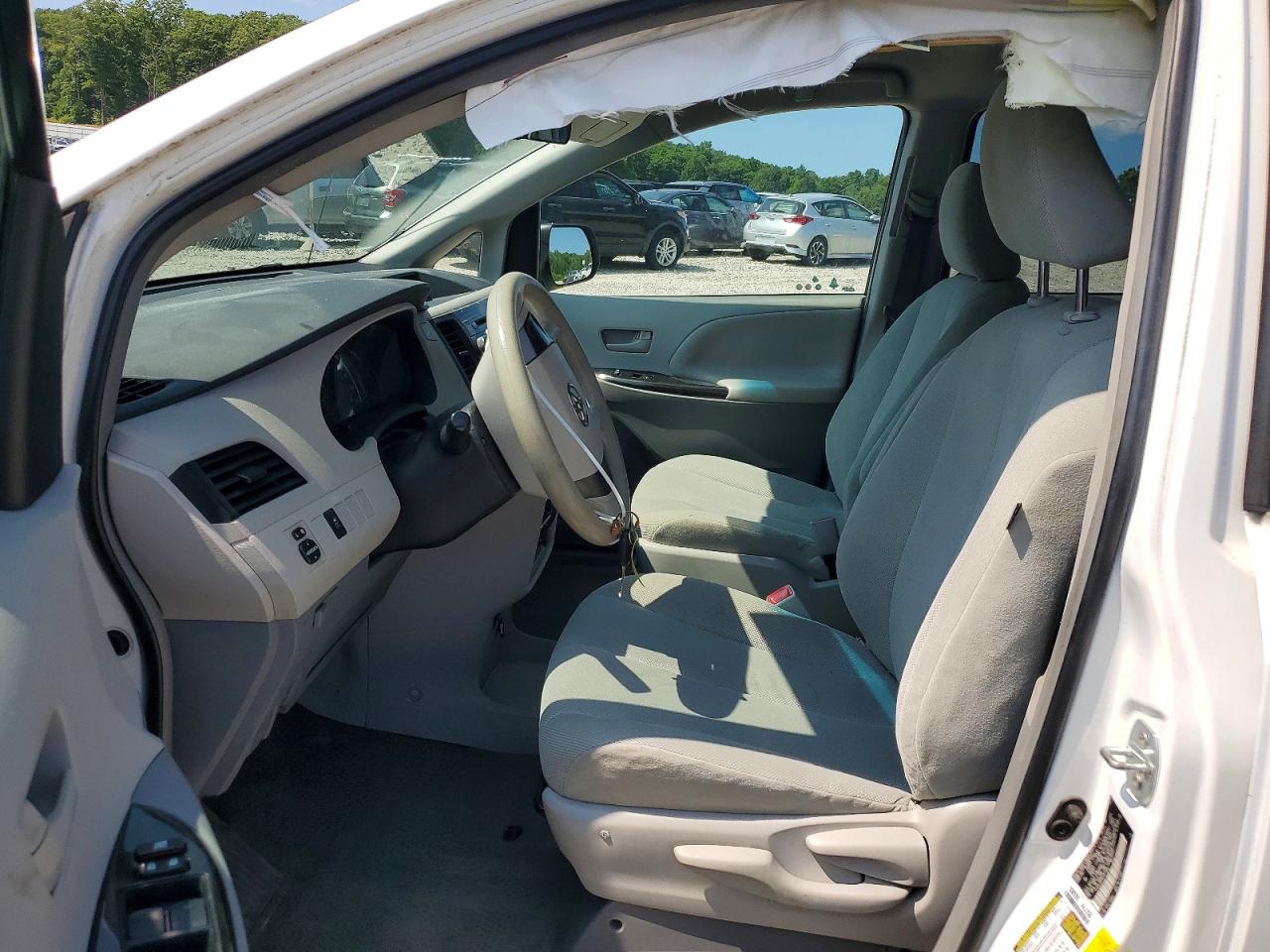 2014 Toyota Sienna L 7-passenger White vin: 5TDZK3DC2ES451989