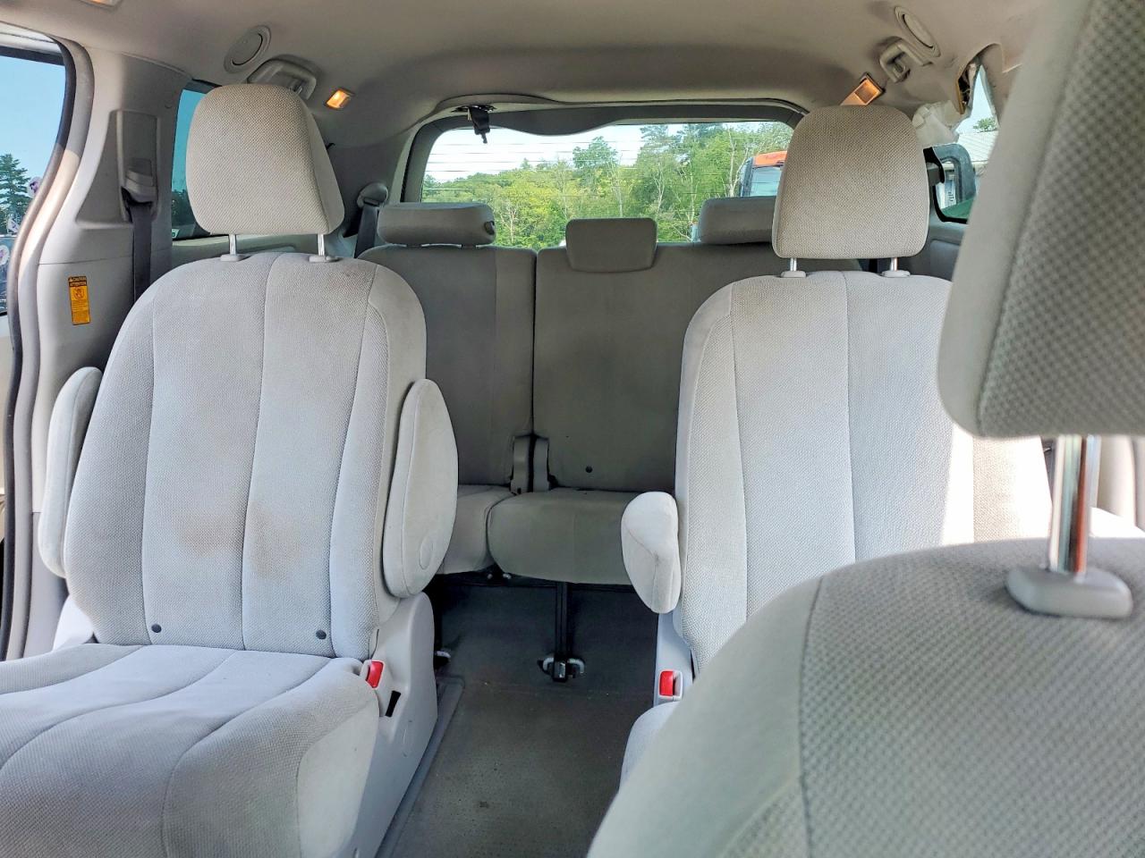 2014 Toyota Sienna L 7-passenger White vin: 5TDZK3DC2ES451989