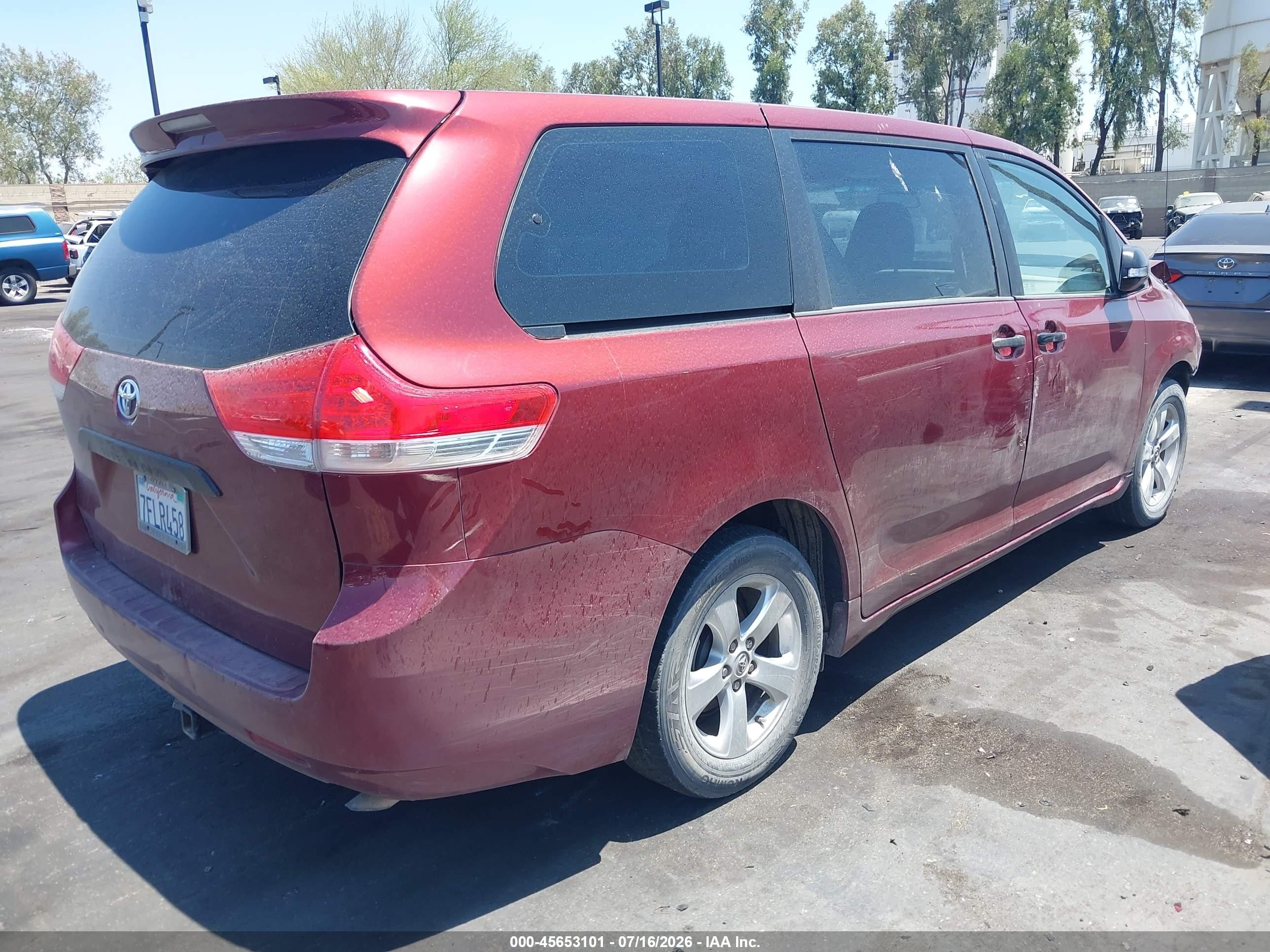 2014 Toyota Sienna L V6 7 Passenger Red vin: 5TDZK3DC2ES463690