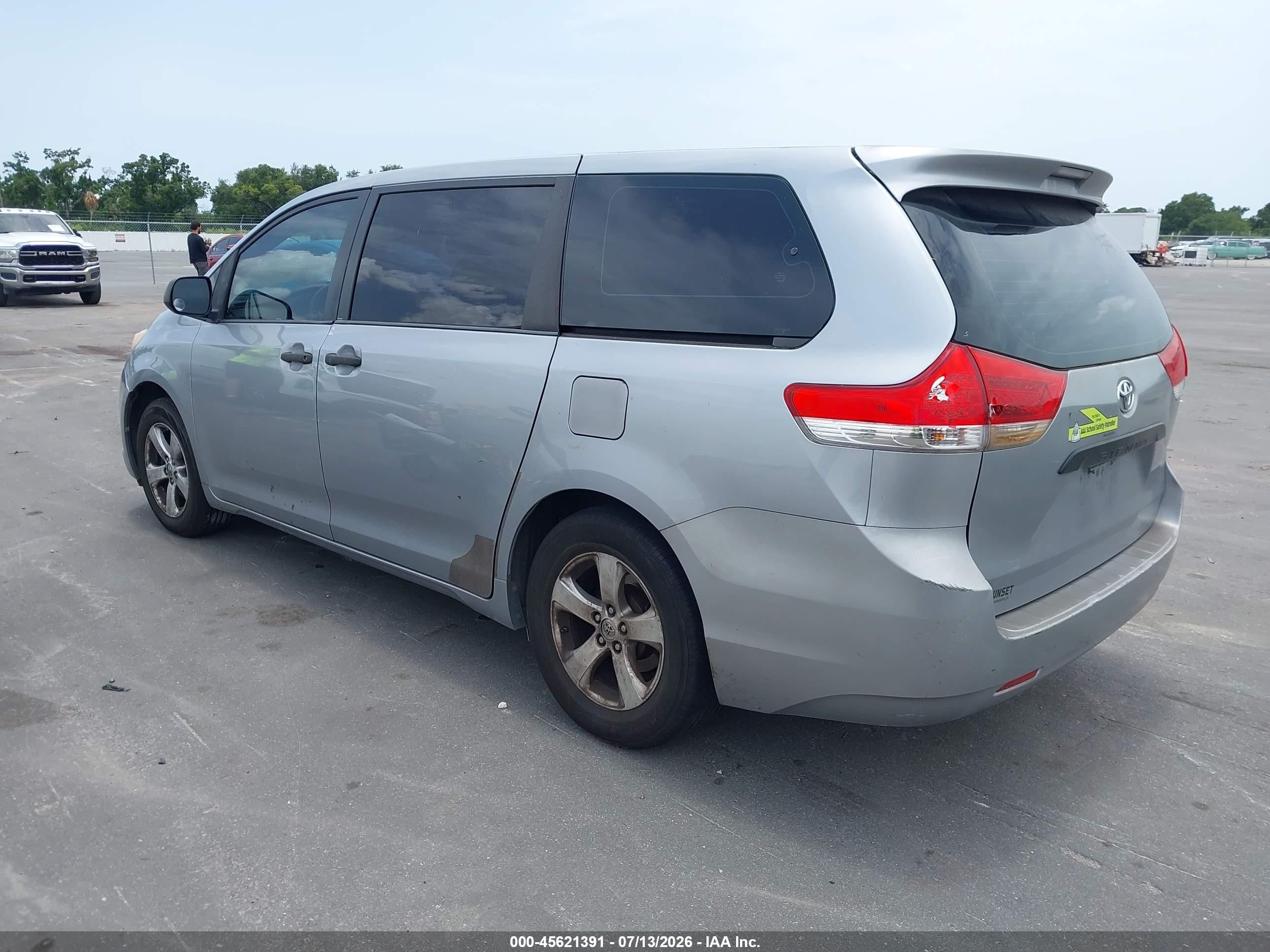 2014 Toyota Sienna L V6 7 Passenger Серебряный vin: 5TDZK3DC2ES486774