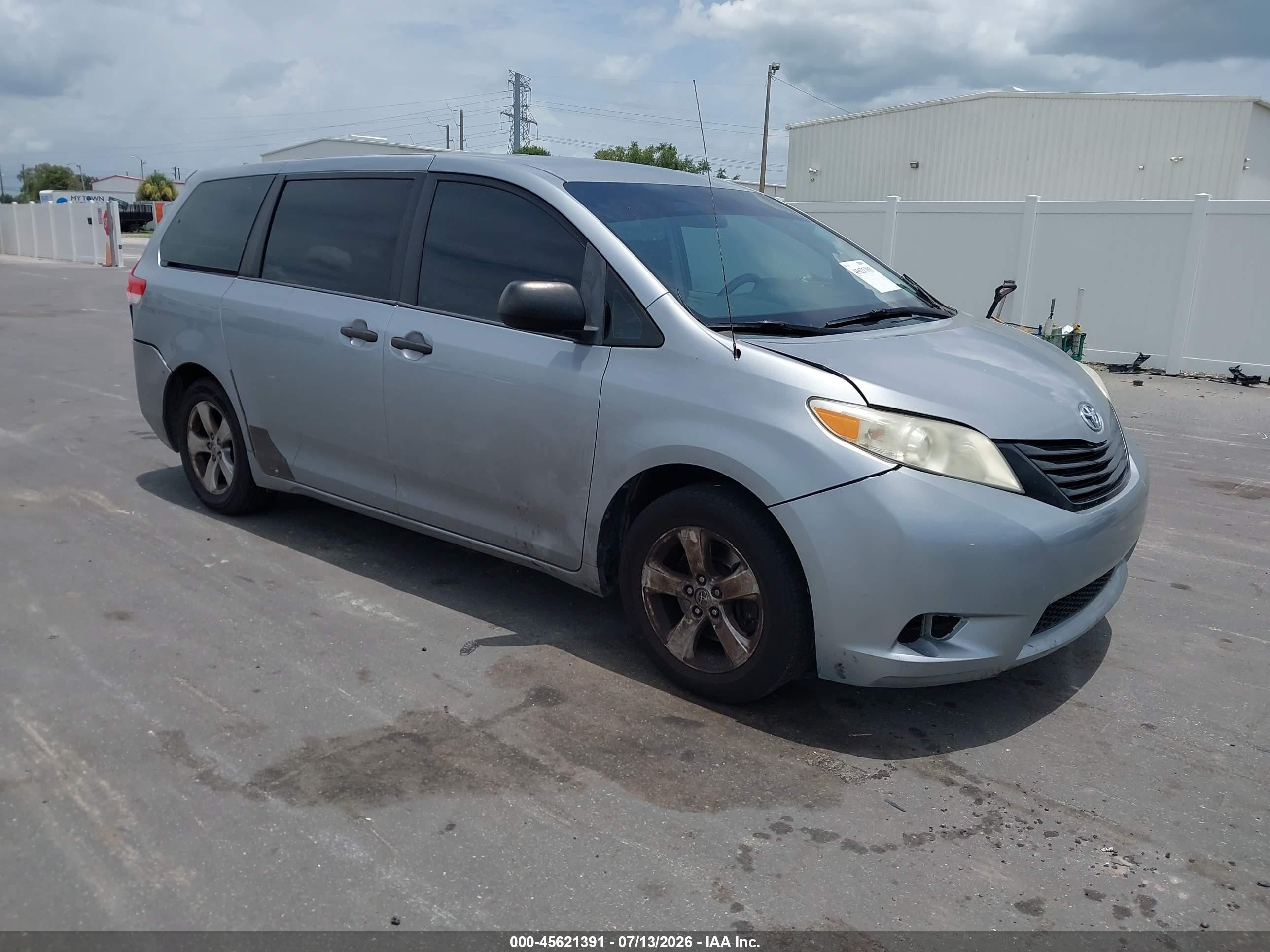 2014 Toyota Sienna L V6 7 Passenger Серебряный vin: 5TDZK3DC2ES486774