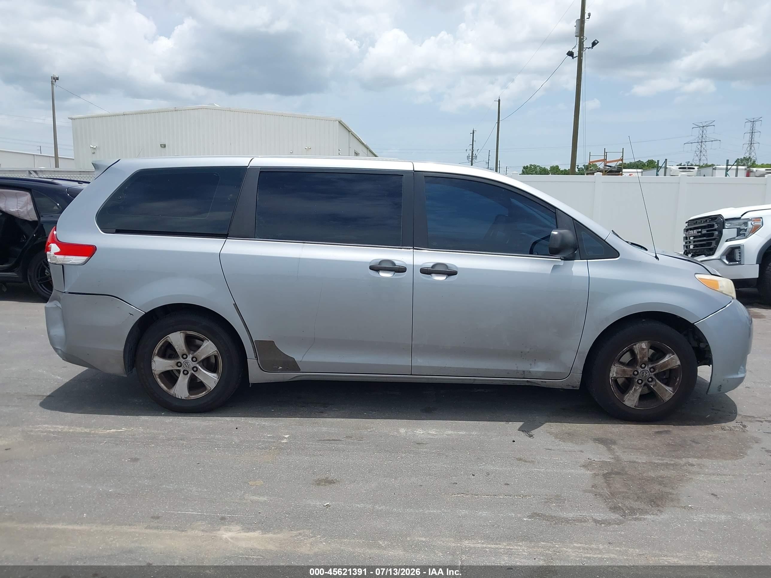 2014 Toyota Sienna L V6 7 Passenger Серебряный vin: 5TDZK3DC2ES486774