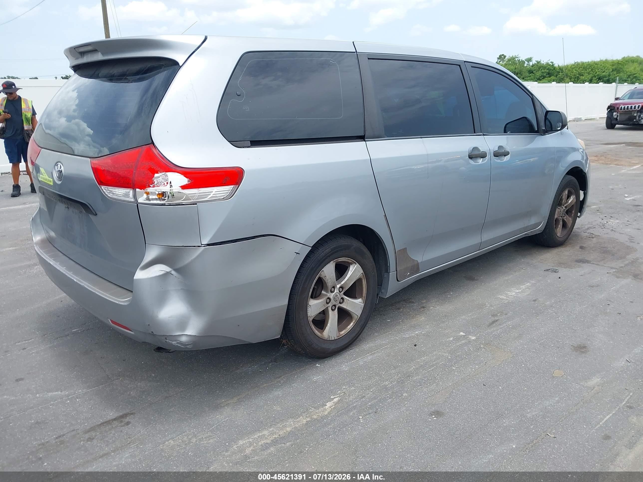 2014 Toyota Sienna L V6 7 Passenger Серебряный vin: 5TDZK3DC2ES486774