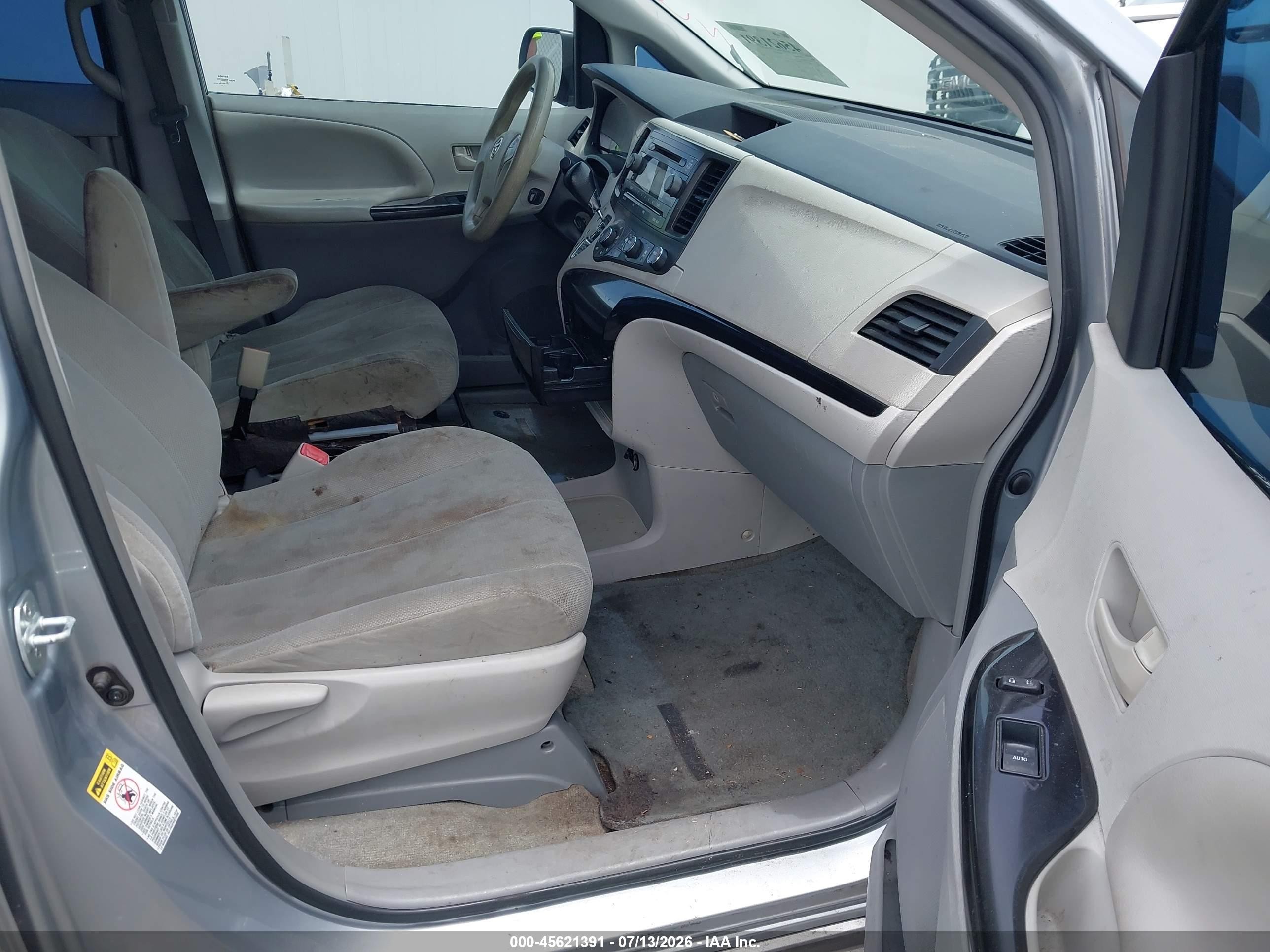 2014 Toyota Sienna L V6 7 Passenger Серебряный vin: 5TDZK3DC2ES486774