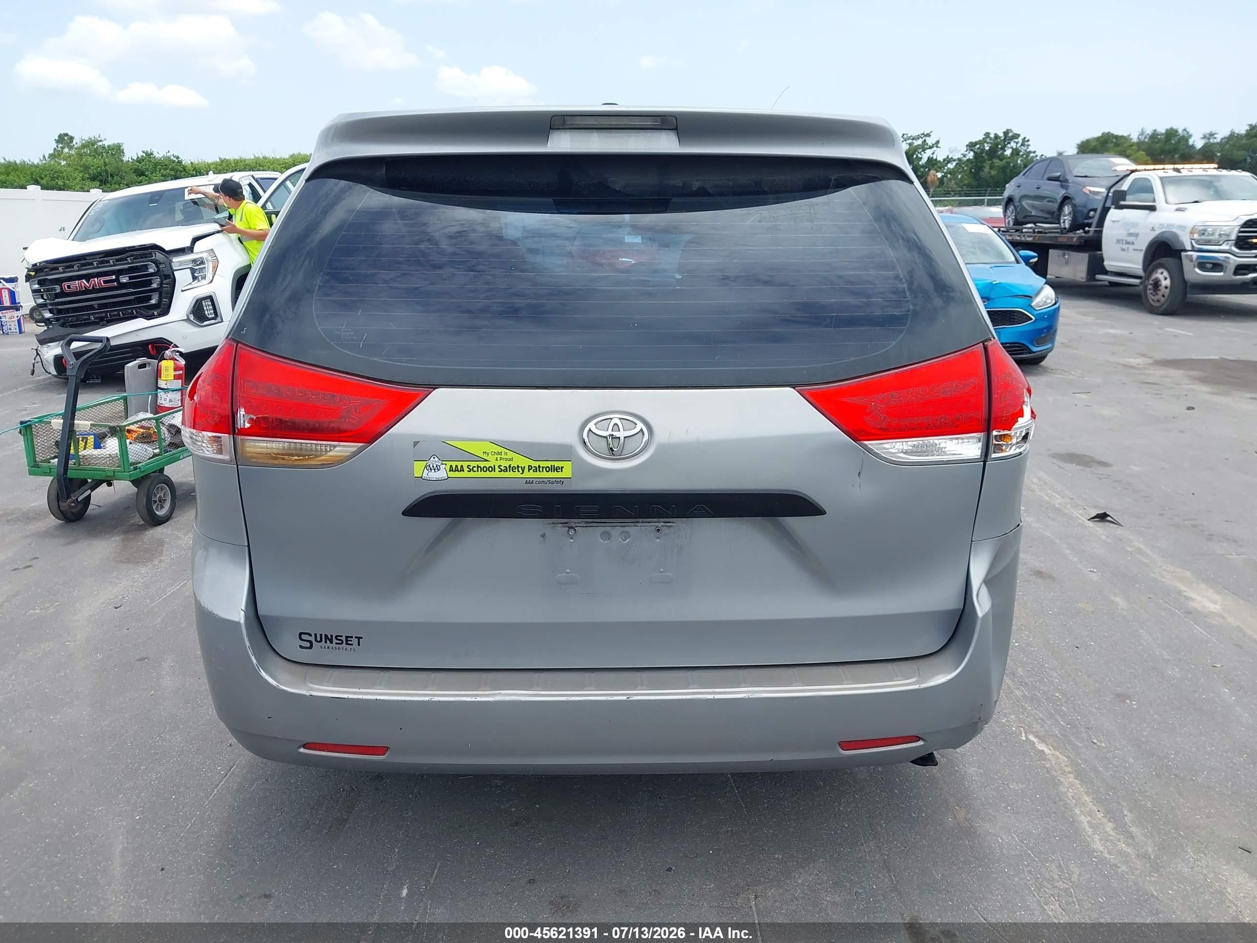 2014 Toyota Sienna L V6 7 Passenger Серебряный vin: 5TDZK3DC2ES486774