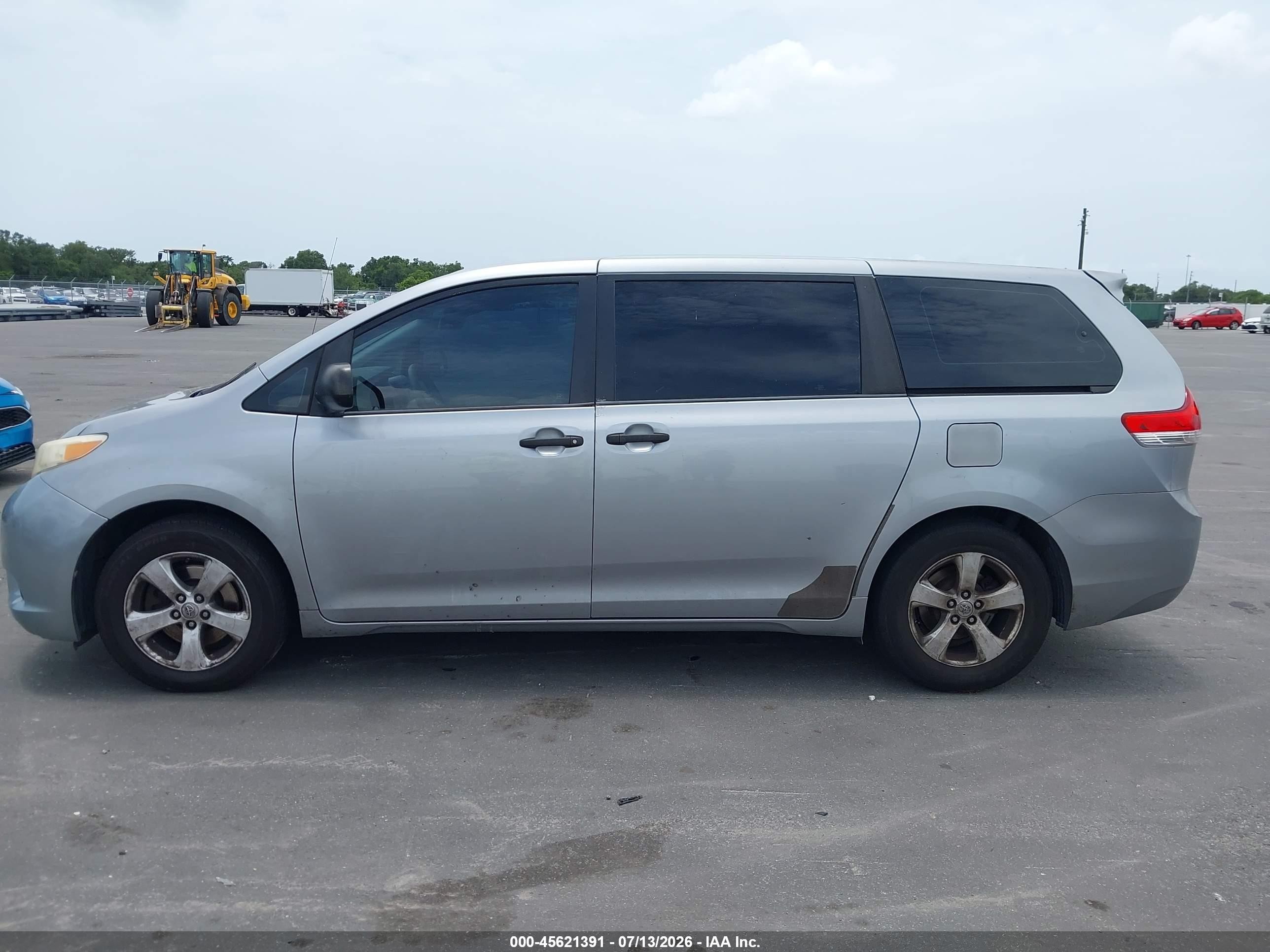 2014 Toyota Sienna L V6 7 Passenger Серебряный vin: 5TDZK3DC2ES486774
