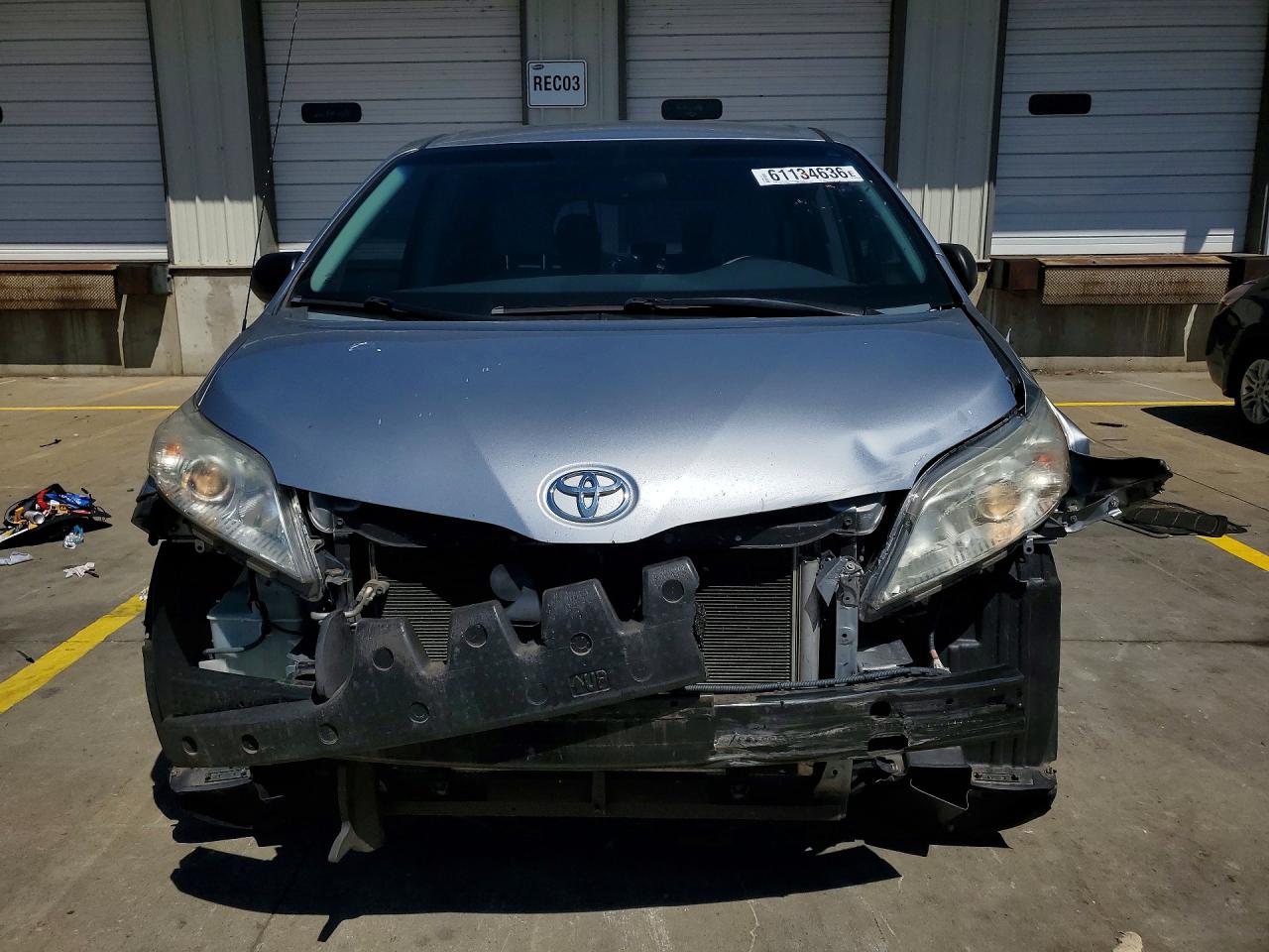 2014 Toyota Sienna L 7-passenger Blue vin: 5TDZK3DC2ES502620