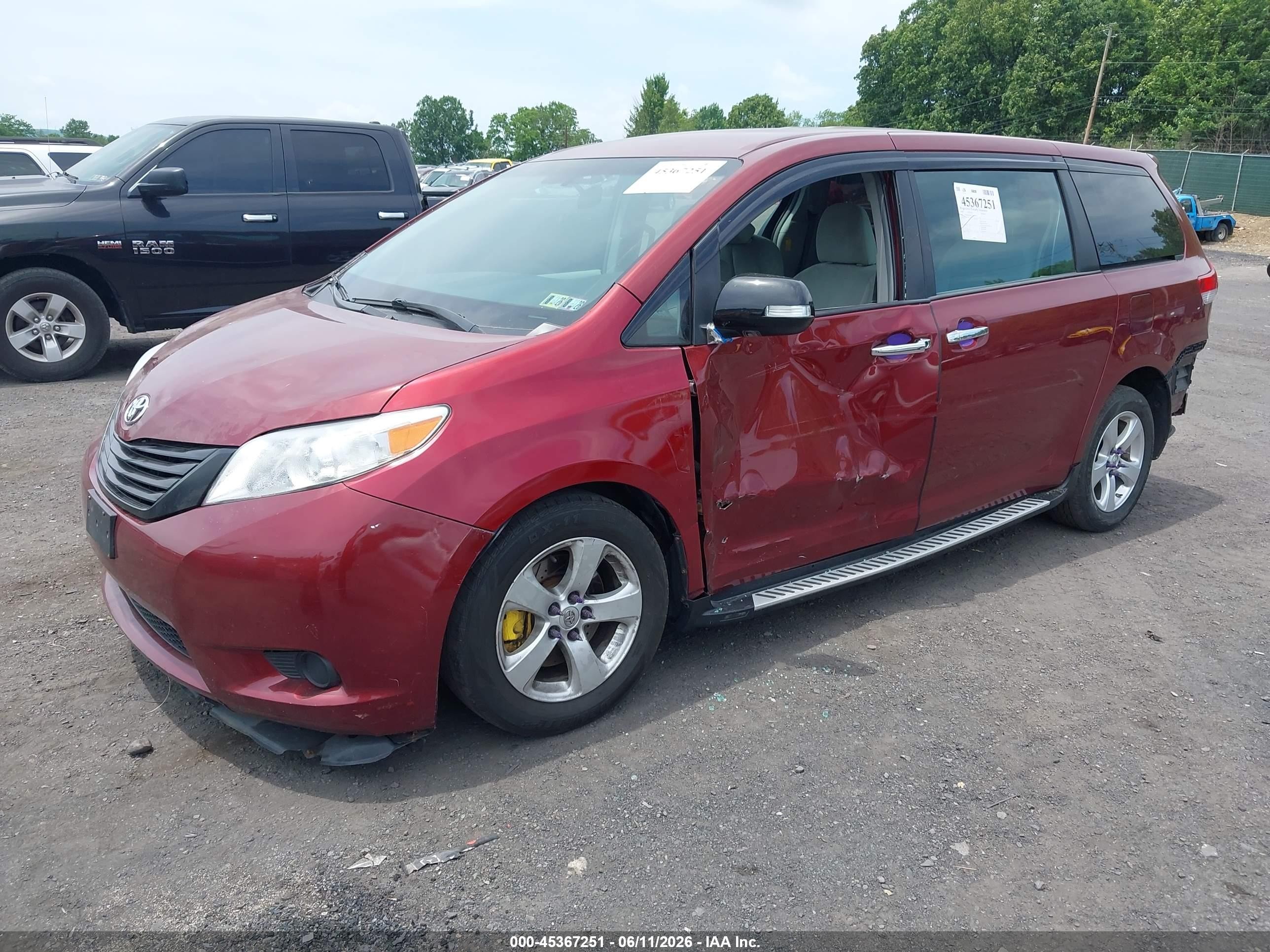 2014 Toyota Sienna L V6 7 Passenger Red vin: 5TDZK3DC2ES505680