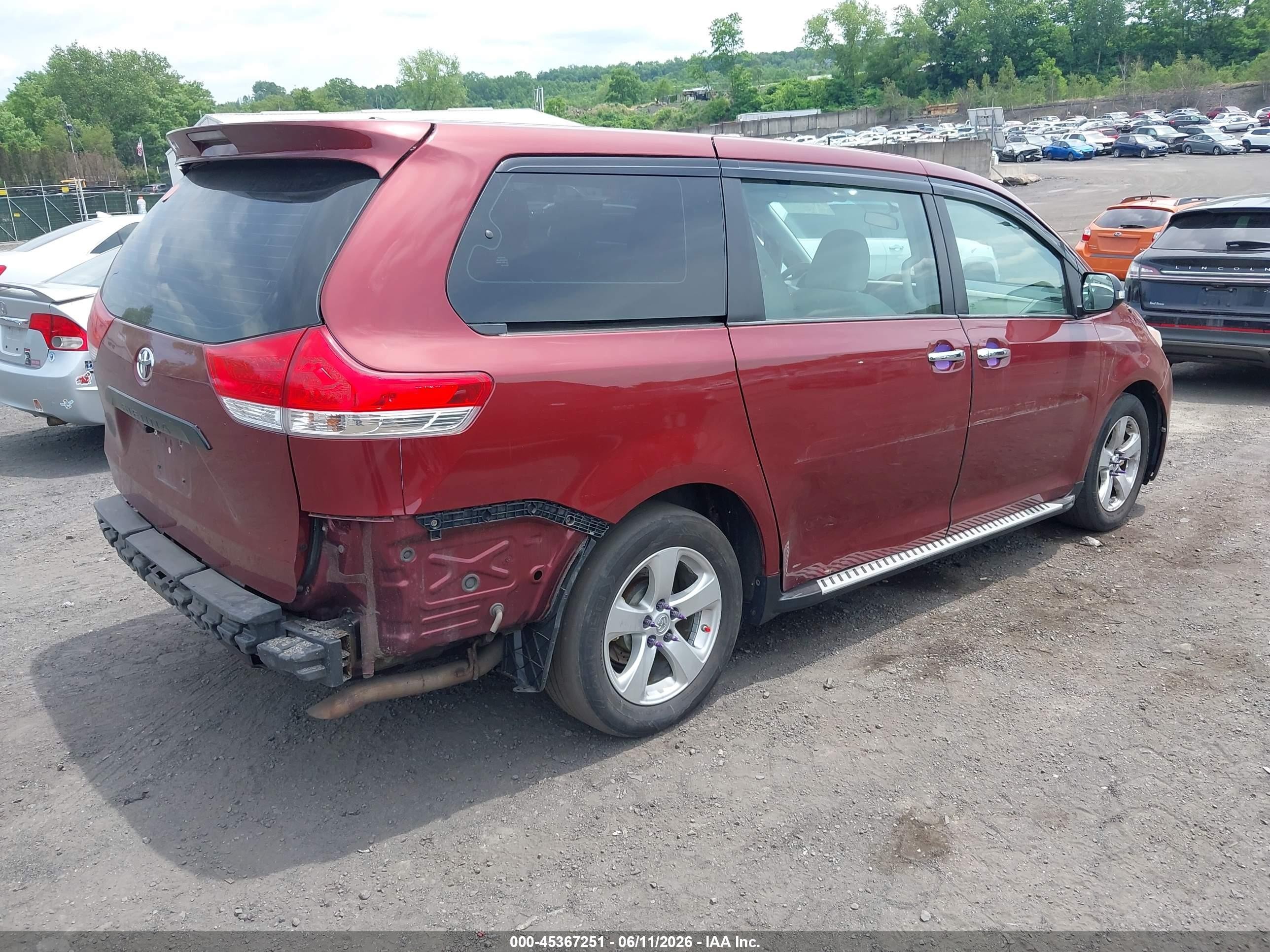 2014 Toyota Sienna L V6 7 Passenger Red vin: 5TDZK3DC2ES505680