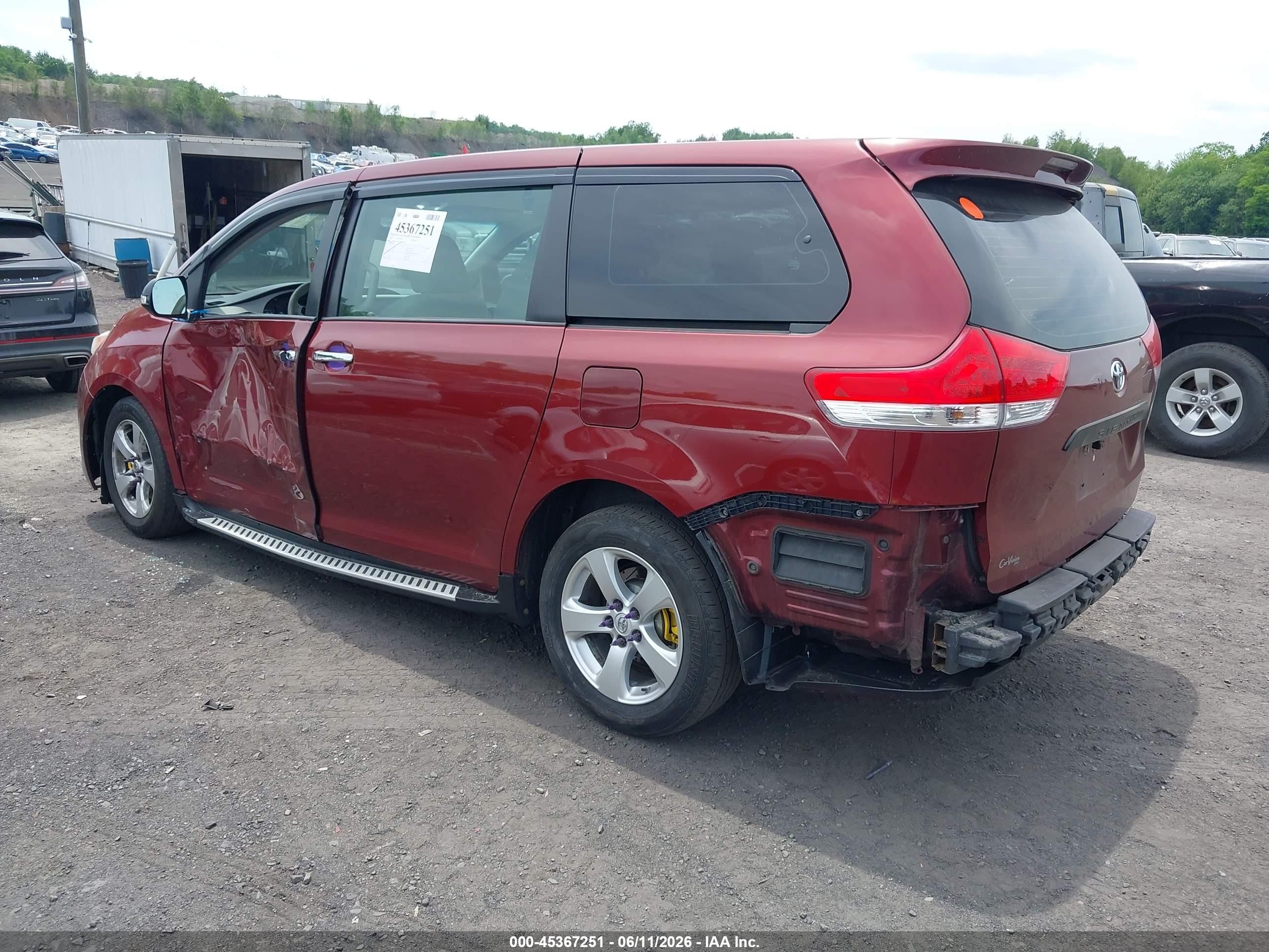 2014 Toyota Sienna L V6 7 Passenger Red vin: 5TDZK3DC2ES505680