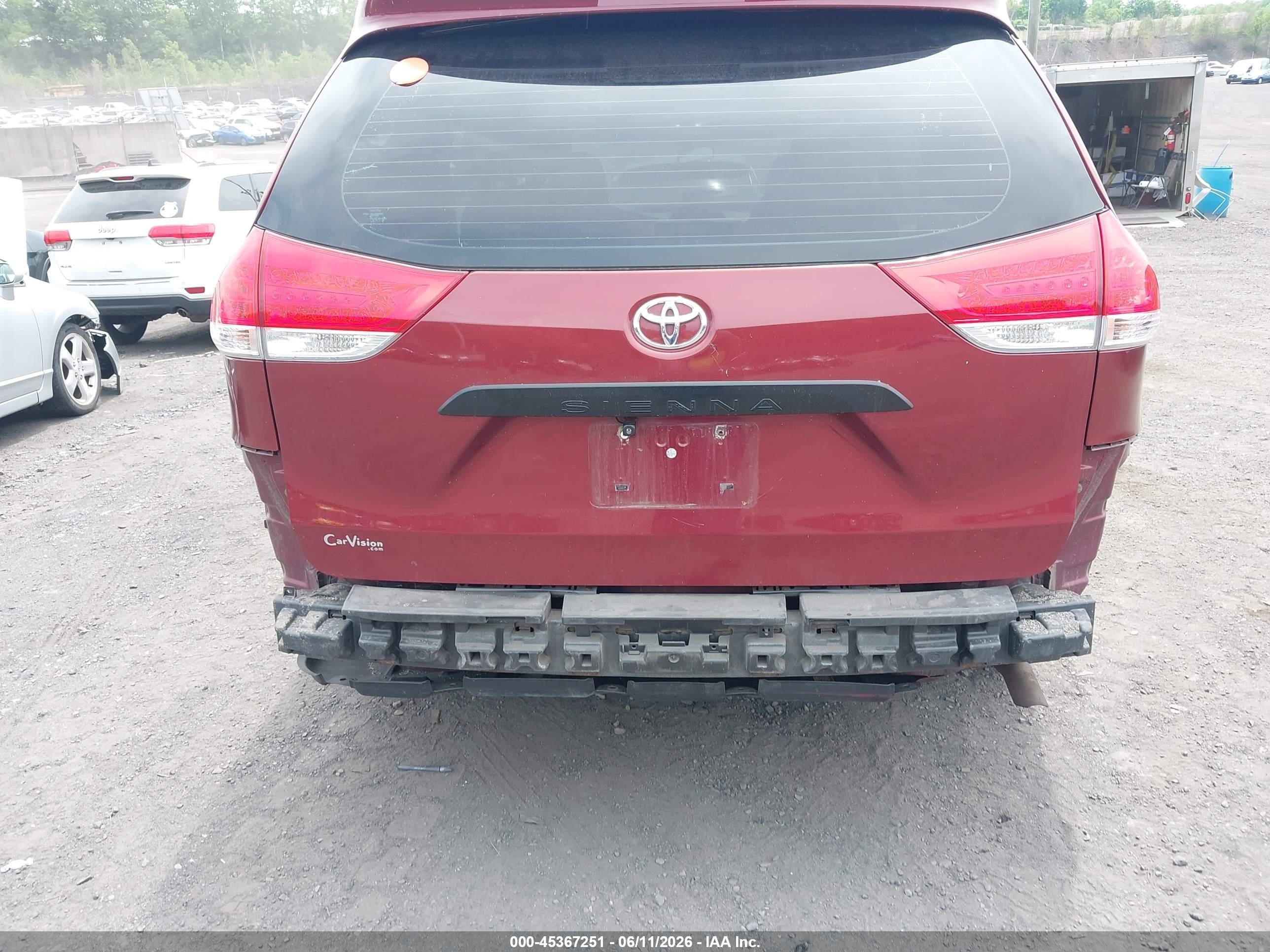 2014 Toyota Sienna L V6 7 Passenger Red vin: 5TDZK3DC2ES505680